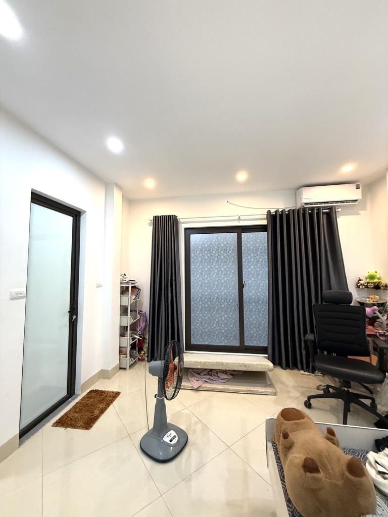 Bán nhà Lê Trọng Tấn - diện tích 30m2 5 tầng - Chính chủ vuông đẹp - giá 8,2 tỷ