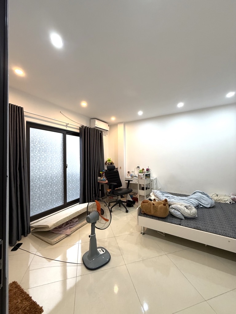 Bán nhà Lê Trọng Tấn - diện tích 30m2 5 tầng - Chính chủ vuông đẹp - giá 8,2 tỷ