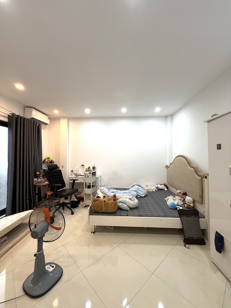 Bán nhà Lê Trọng Tấn - diện tích 30m2 5 tầng - Chính chủ vuông đẹp - giá 8,2 tỷ