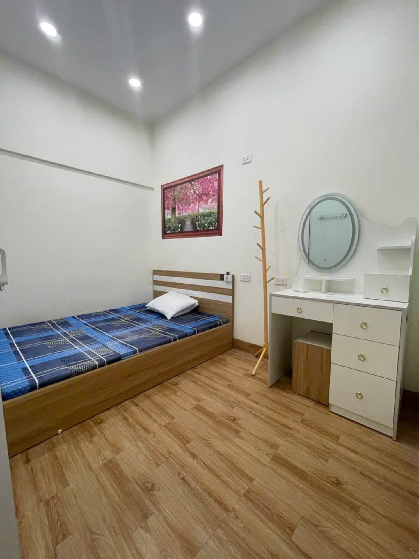 Bán nhà Trương Định - diện tích 28m2 2 tầng - gần ô tô - giá 4,3 tỷ
