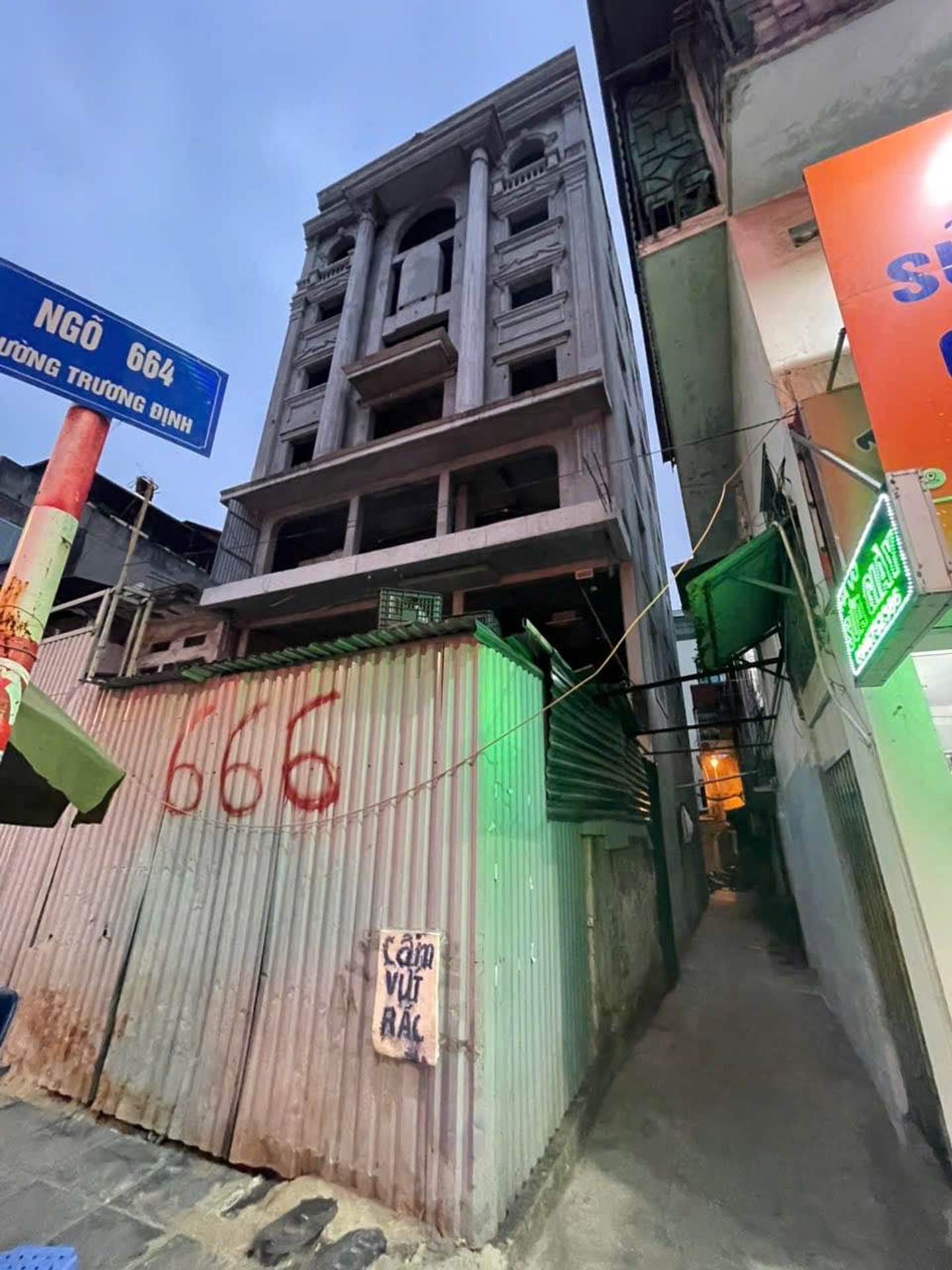 Bán nhà Trương Định - diện tích 28m2 2 tầng - gần ô tô - giá 4,3 tỷ