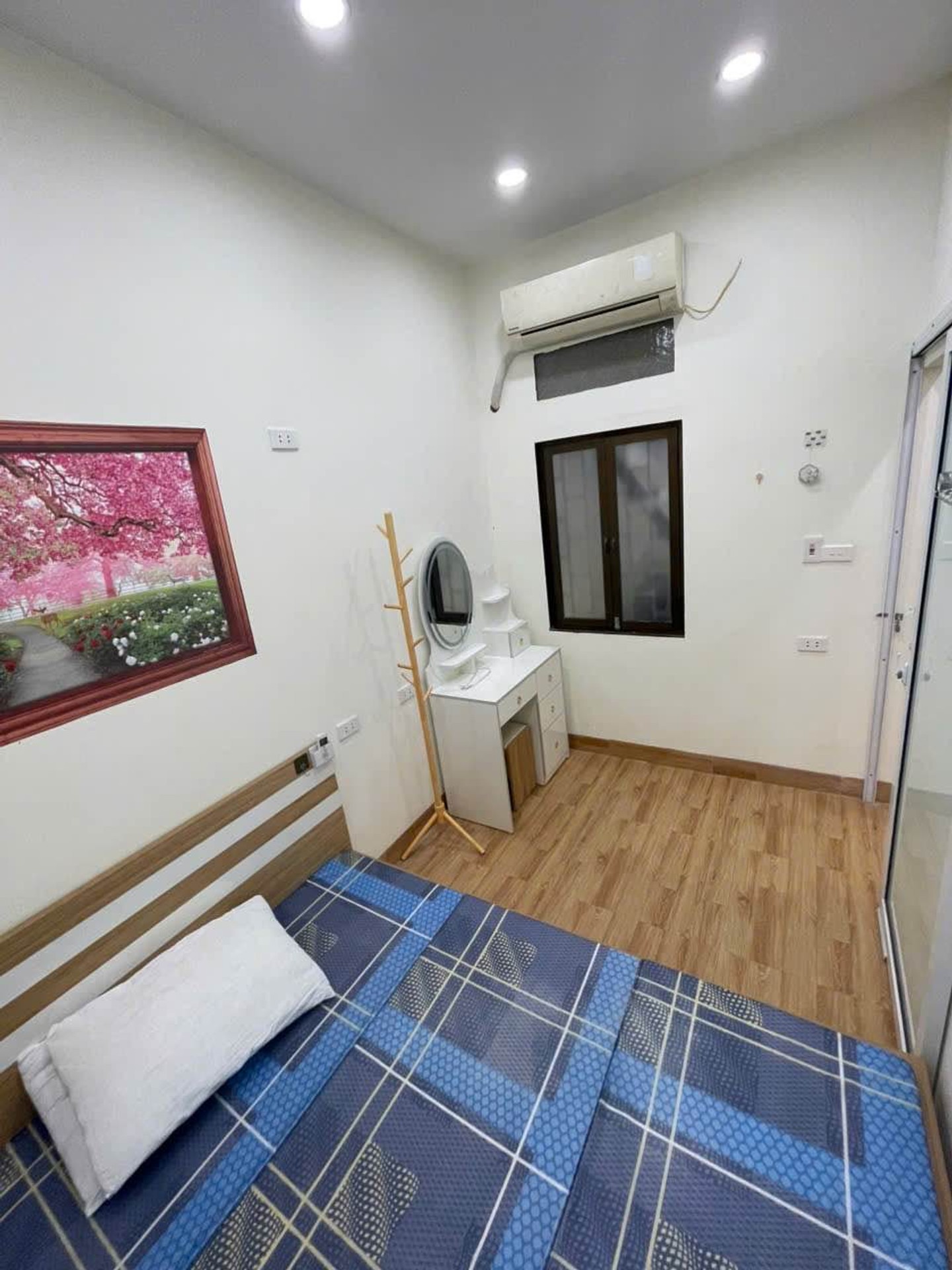 Bán nhà Trương Định - diện tích 28m2 2 tầng - gần ô tô - giá 4,3 tỷ
