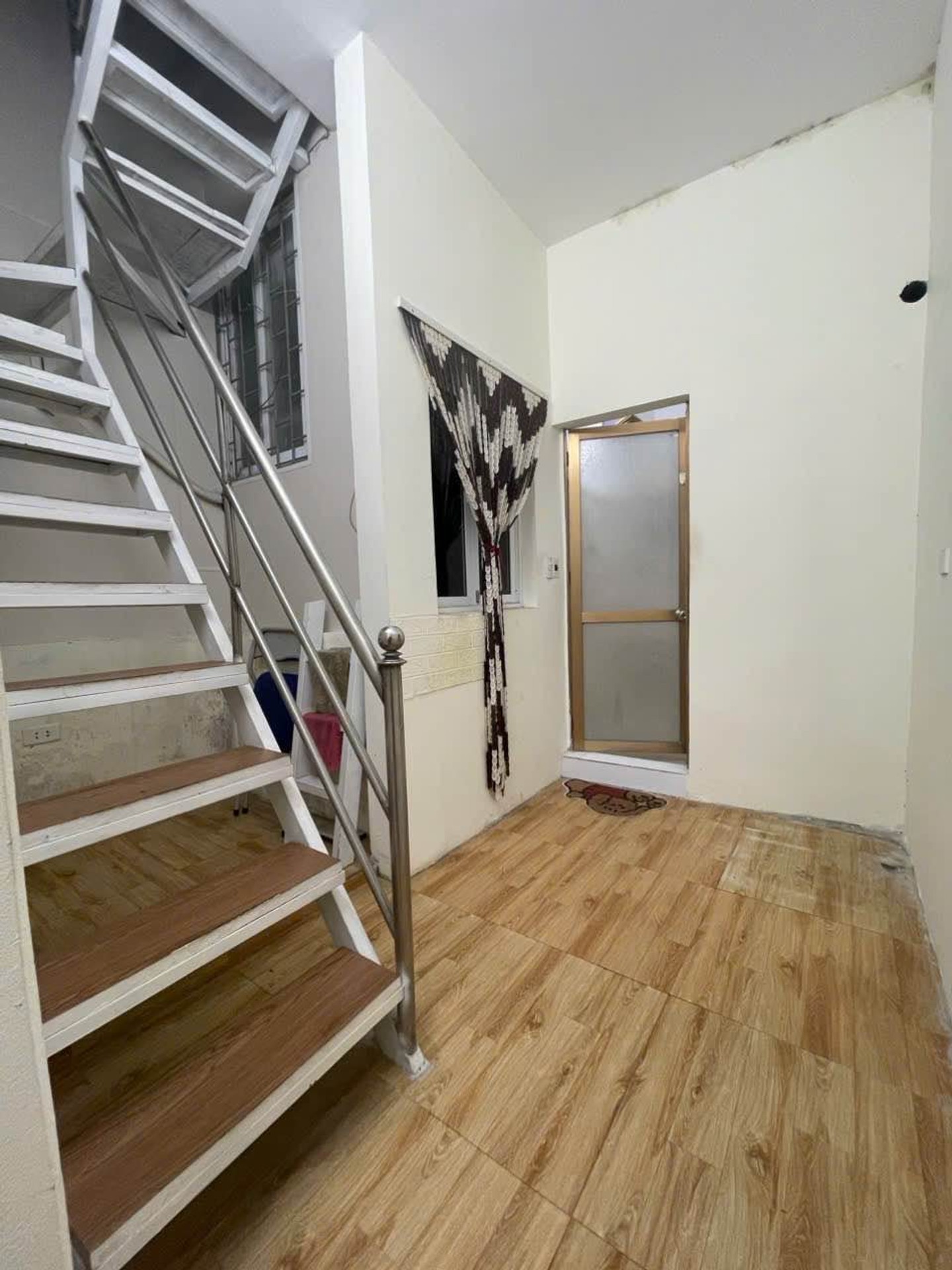 Bán nhà Trương Định - diện tích 28m2 2 tầng - gần ô tô - giá 4,3 tỷ
