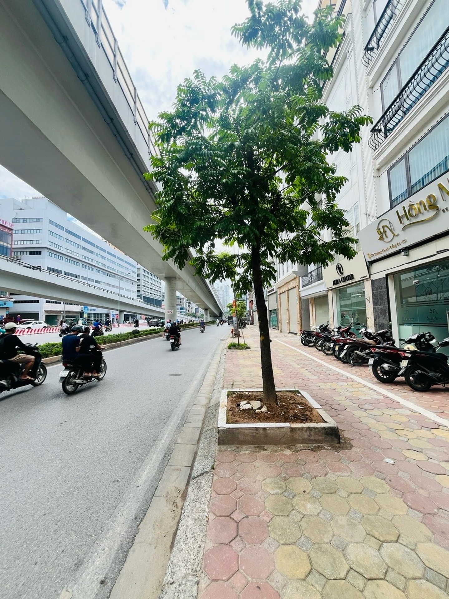 Bán nhà Trường Chinh - diện tích 35m2 6 tầng - Mặt phố kinh doanh - giá 42 tỷ