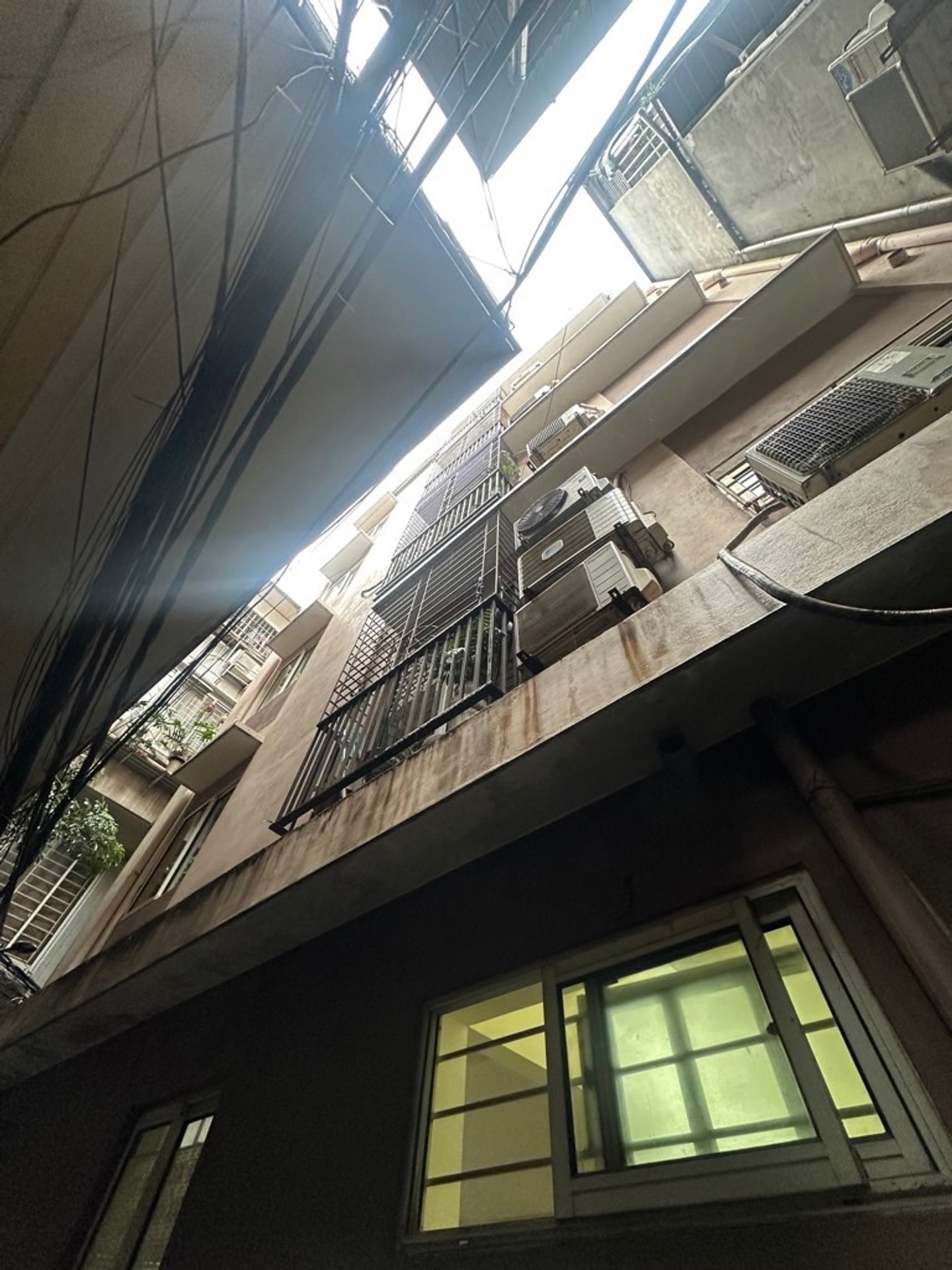 Bán nhà Đồng Nhân - diện tích 48m2 3 tầng - Ngõ thông thoáng, gần Hồ HBT - giá 11,5 tỷ