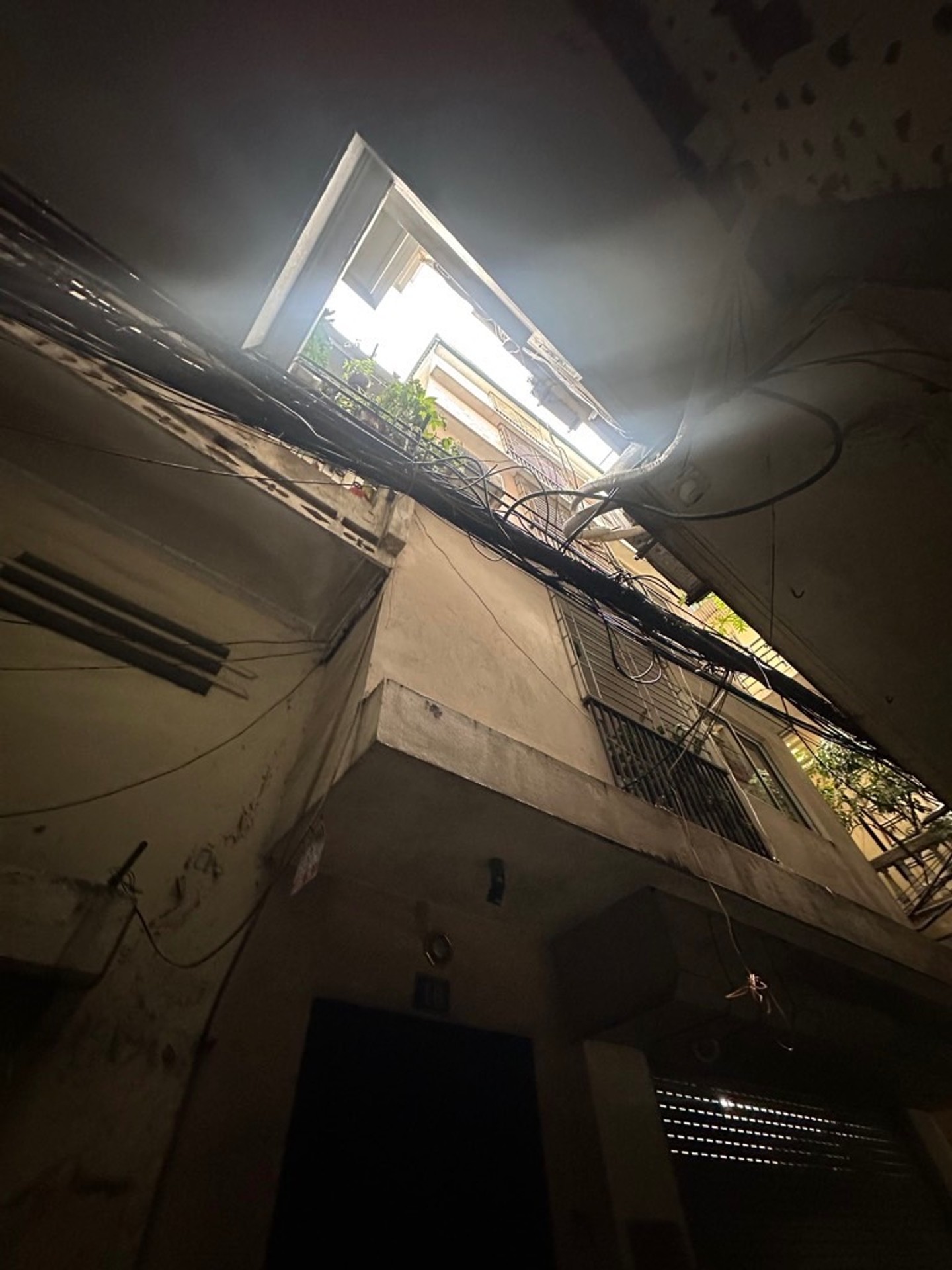 Bán nhà Đồng Nhân - diện tích 48m2 3 tầng - Ngõ thông thoáng, gần Hồ HBT - giá 11,5 tỷ