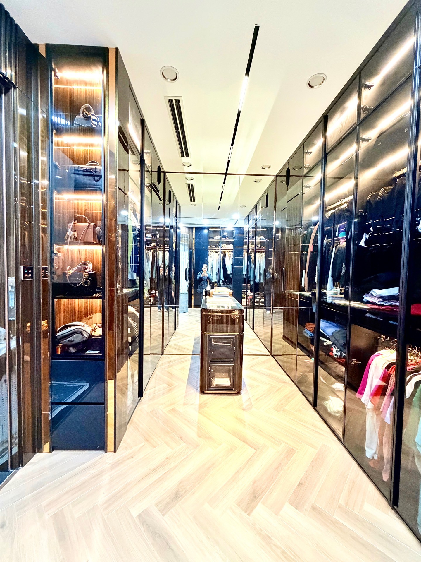 Bán nhà Thọ Lão - diện tích 48m2 8 tầng - Lô góc 2 mặt thoáng - giá 26 tỷ