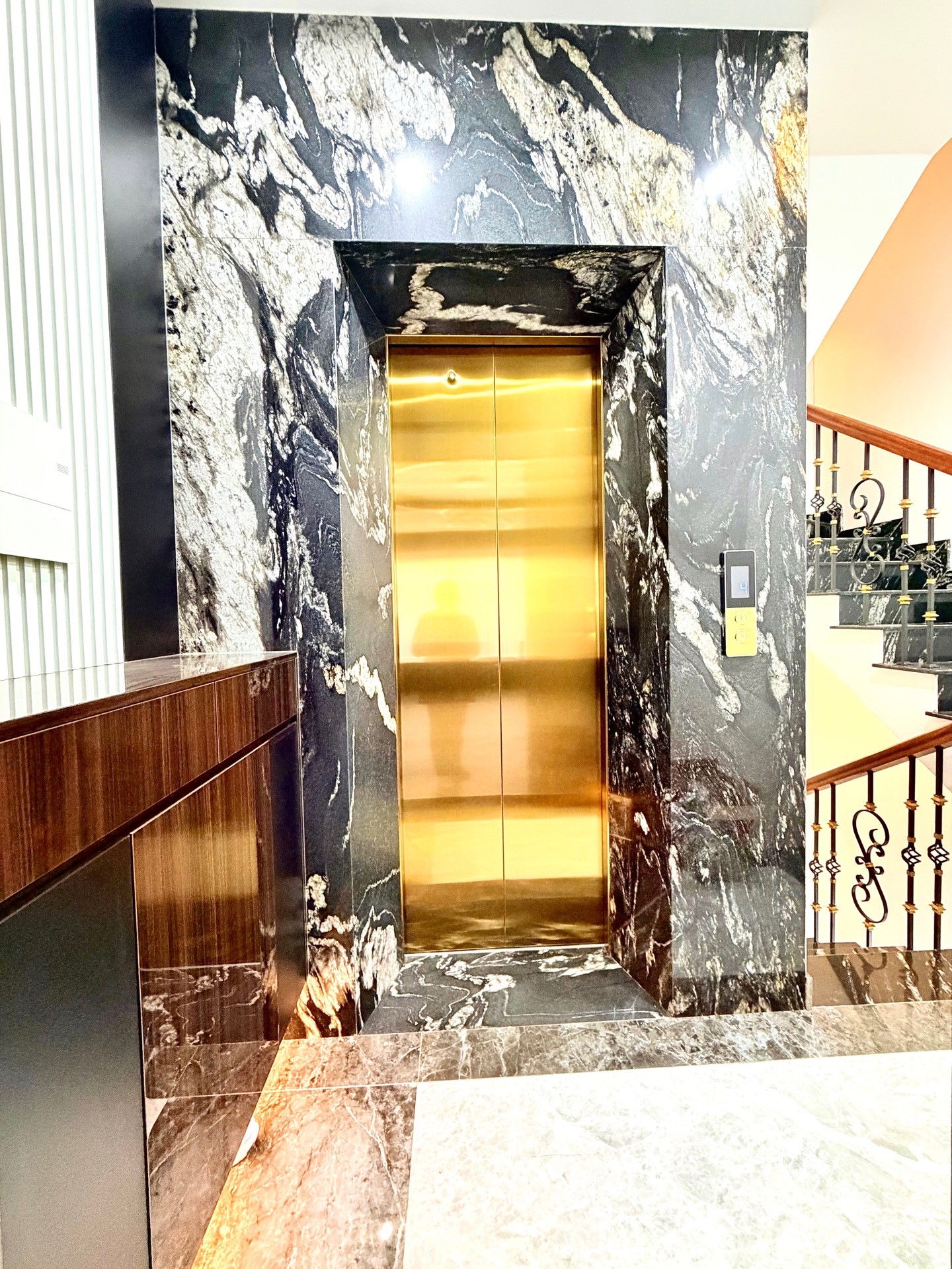 Bán nhà Thọ Lão - diện tích 48m2 8 tầng - Lô góc 2 mặt thoáng - giá 26 tỷ