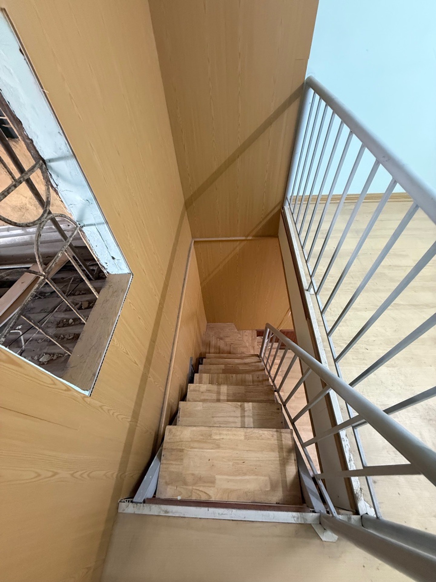 Bán nhà Hoàng Đạo Thành - diện tích 100m2 2 tầng - Ô tô - giá 6,9 tỷ