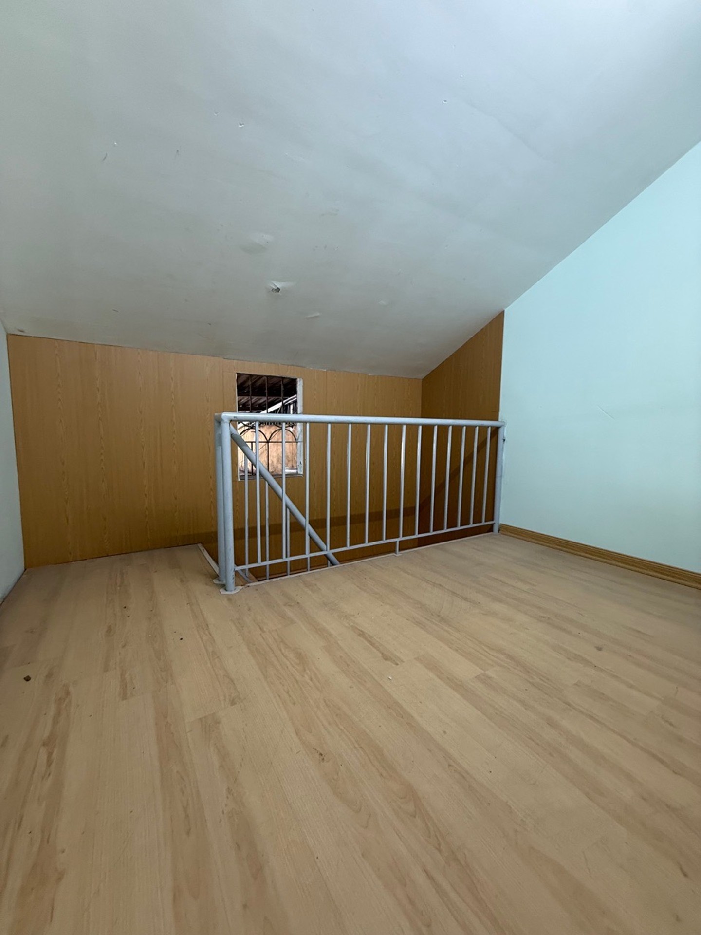 Bán nhà Hoàng Đạo Thành - diện tích 100m2 2 tầng - Ô tô - giá 6,9 tỷ