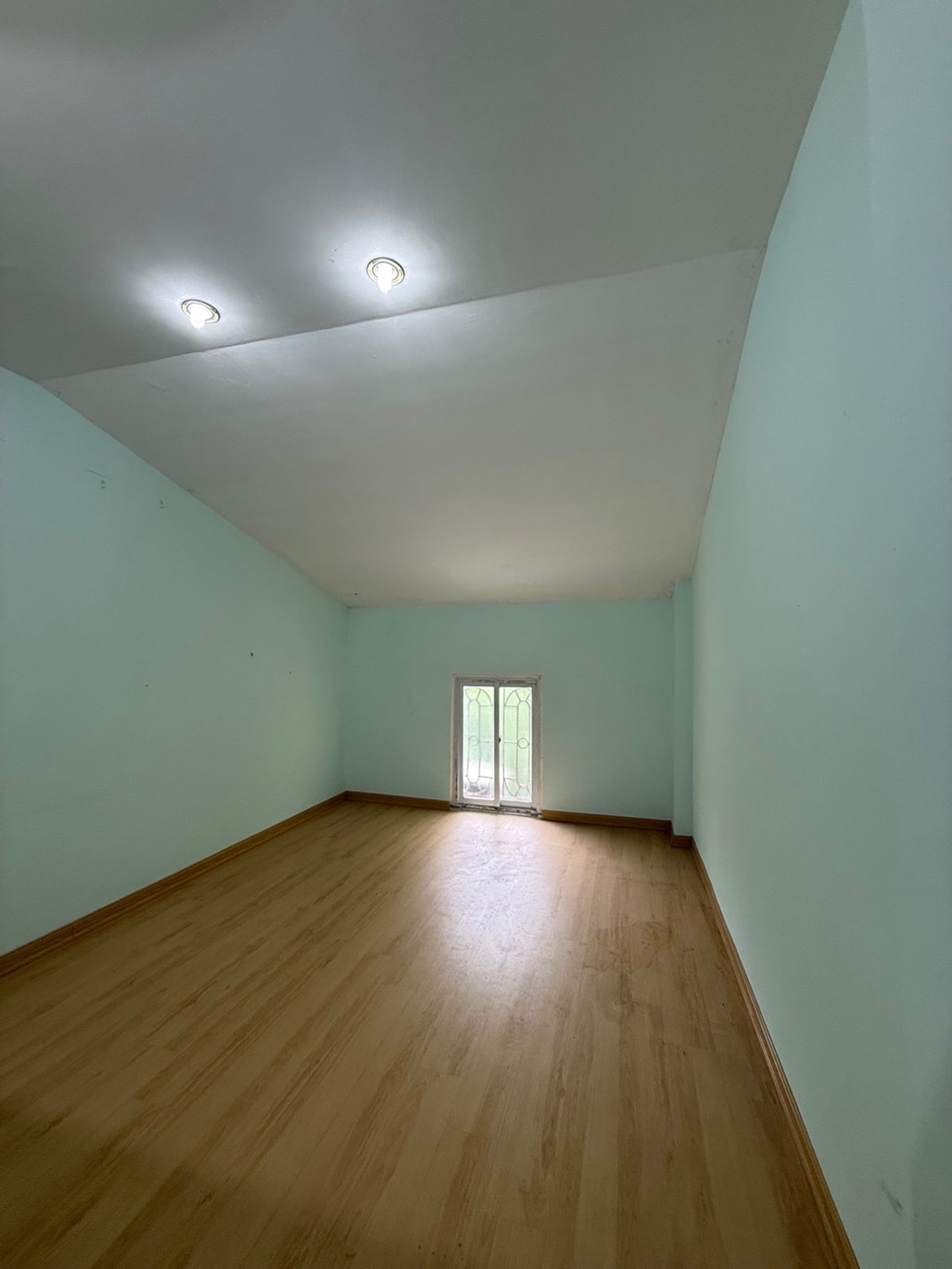 Bán nhà Hoàng Đạo Thành - diện tích 100m2 2 tầng - Ô tô - giá 6,9 tỷ
