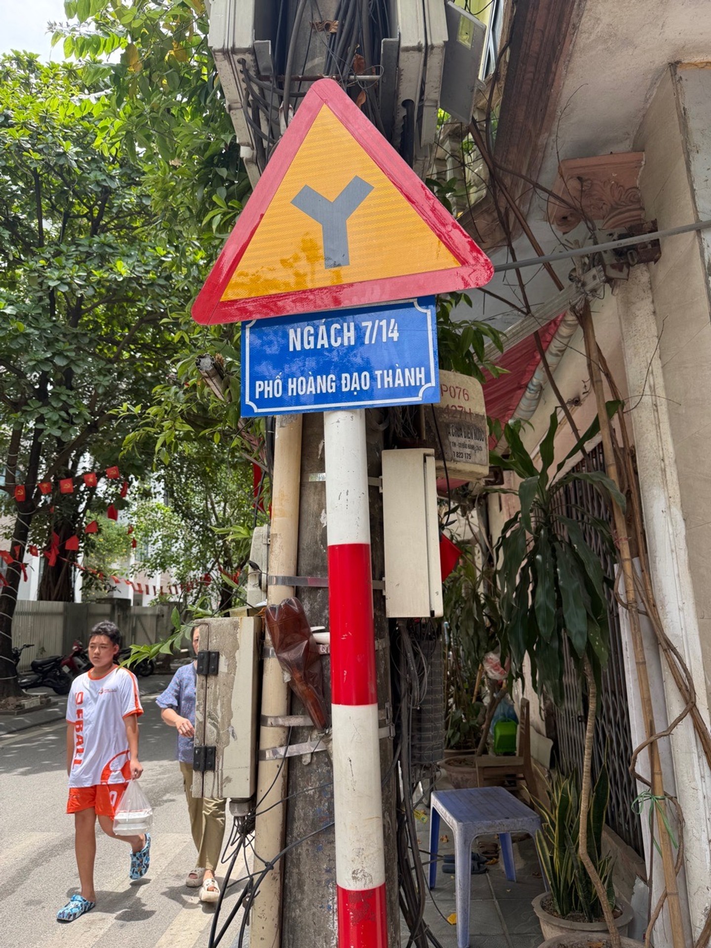 Bán nhà Hoàng Đạo Thành - diện tích 100m2 2 tầng - Ô tô - giá 6,9 tỷ