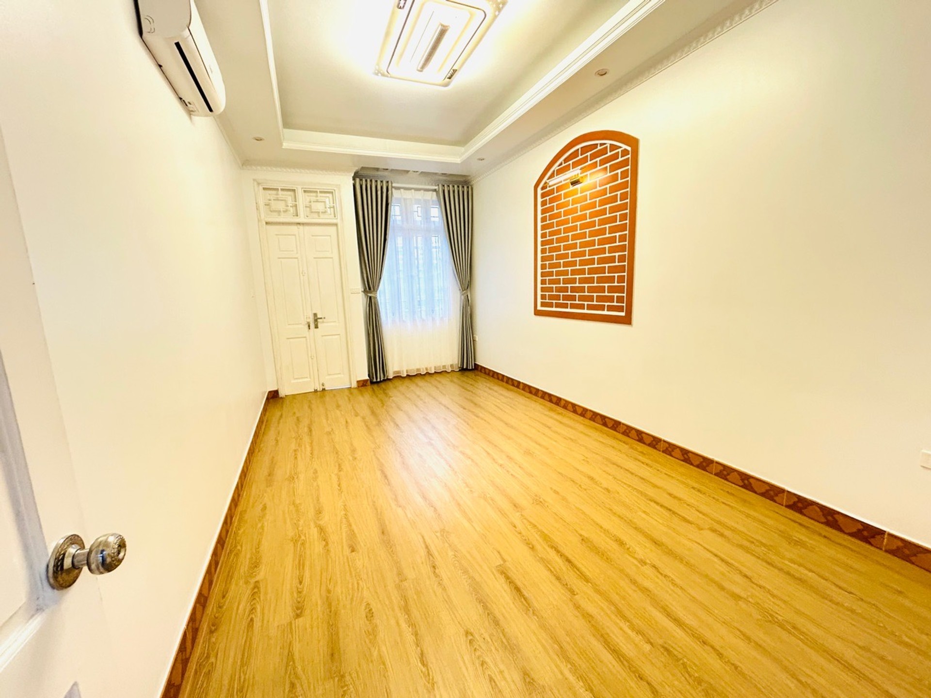 Bán nhà Nam Dư - diện tích 47m2 5 tầng - Nhà đẹp thơm mùi sơn - giá 10,5 tỷ
