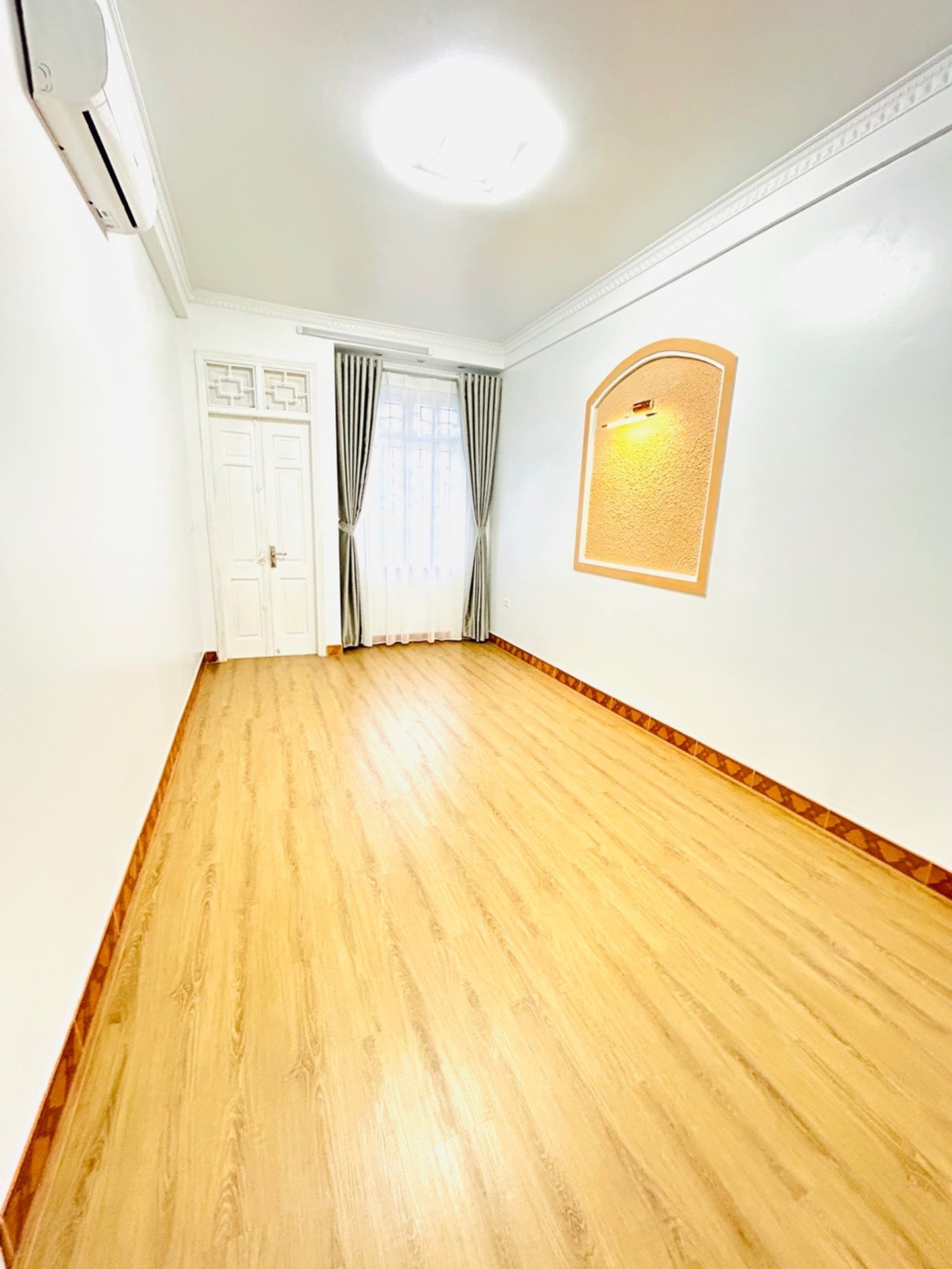 Bán nhà Nam Dư - diện tích 47m2 5 tầng - Nhà đẹp thơm mùi sơn - giá 10,5 tỷ