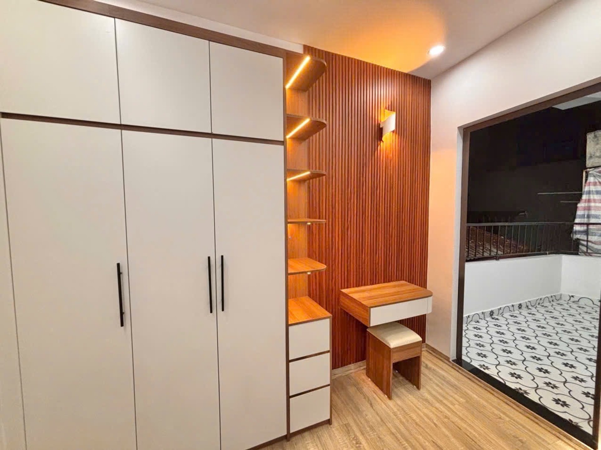 Bán nhà Hai Bà Trưng - diện tích 30m2 5 tầng - HÀNG HIẾM - VỊ TRÍ ĐẸP ĐẮC ĐỊA - giá 8,6 tỷ