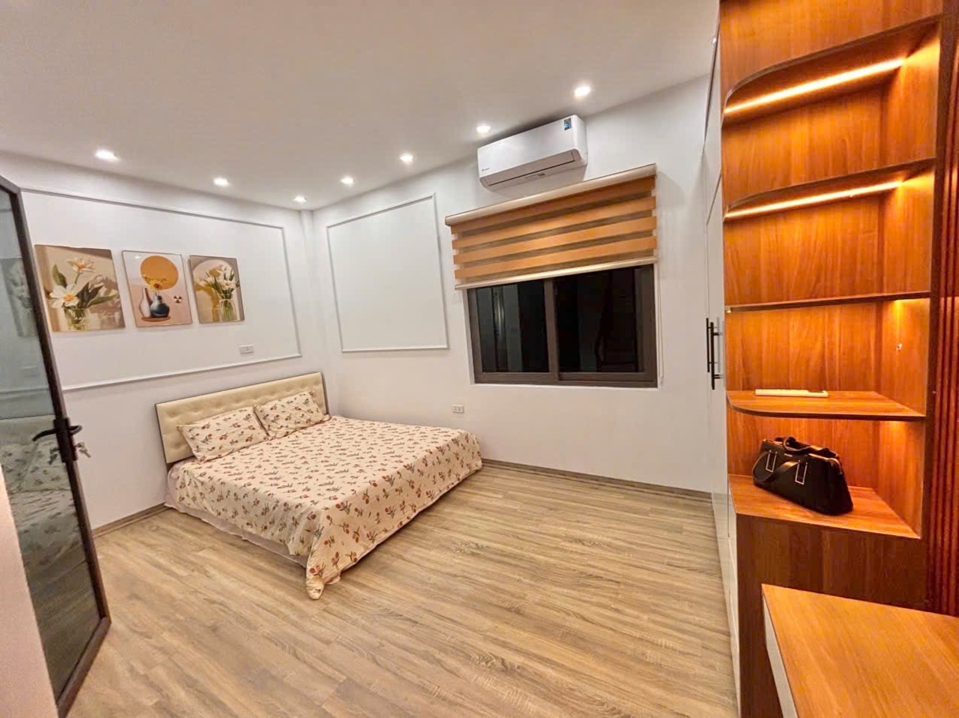 Bán nhà Hai Bà Trưng - diện tích 30m2 5 tầng - HÀNG HIẾM - VỊ TRÍ ĐẸP ĐẮC ĐỊA - giá 8,6 tỷ