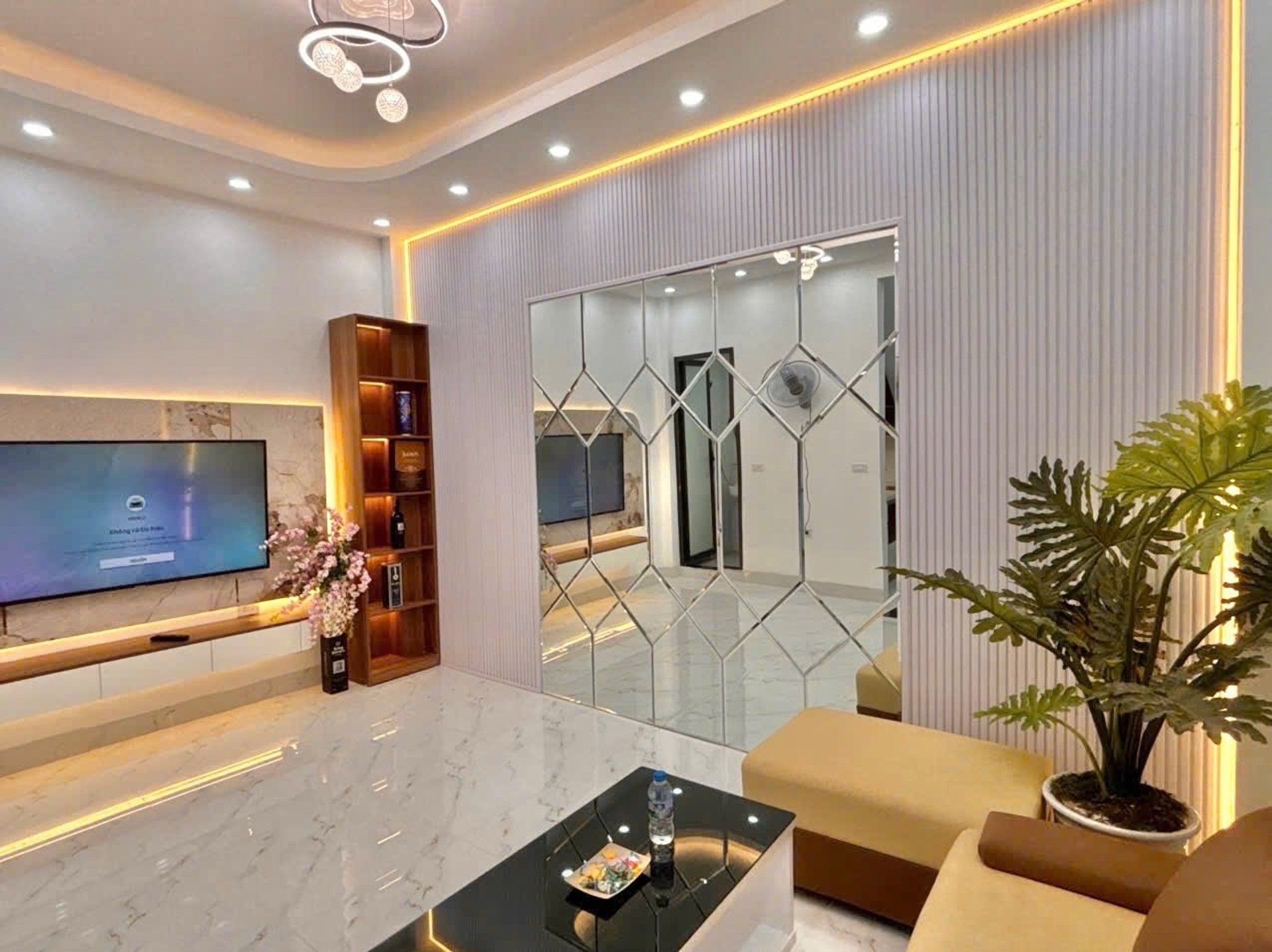 Bán nhà Hai Bà Trưng - diện tích 30m2 5 tầng - HÀNG HIẾM - VỊ TRÍ ĐẸP ĐẮC ĐỊA - giá 8,6 tỷ