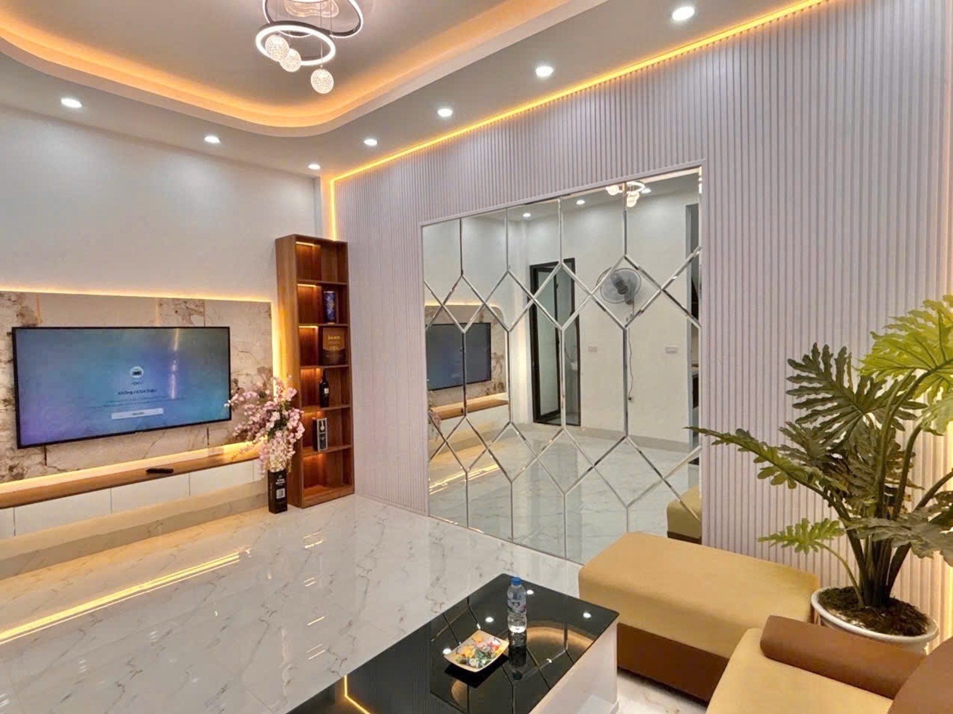 Bán nhà Hai Bà Trưng - diện tích 30m2 5 tầng - HÀNG HIẾM - VỊ TRÍ ĐẸP ĐẮC ĐỊA - giá 8,6 tỷ