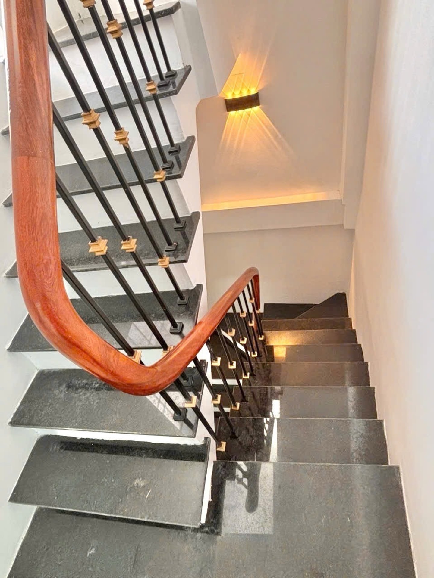 Bán nhà Hai Bà Trưng - diện tích 30m2 5 tầng - HÀNG HIẾM - VỊ TRÍ ĐẸP ĐẮC ĐỊA - giá 8,6 tỷ