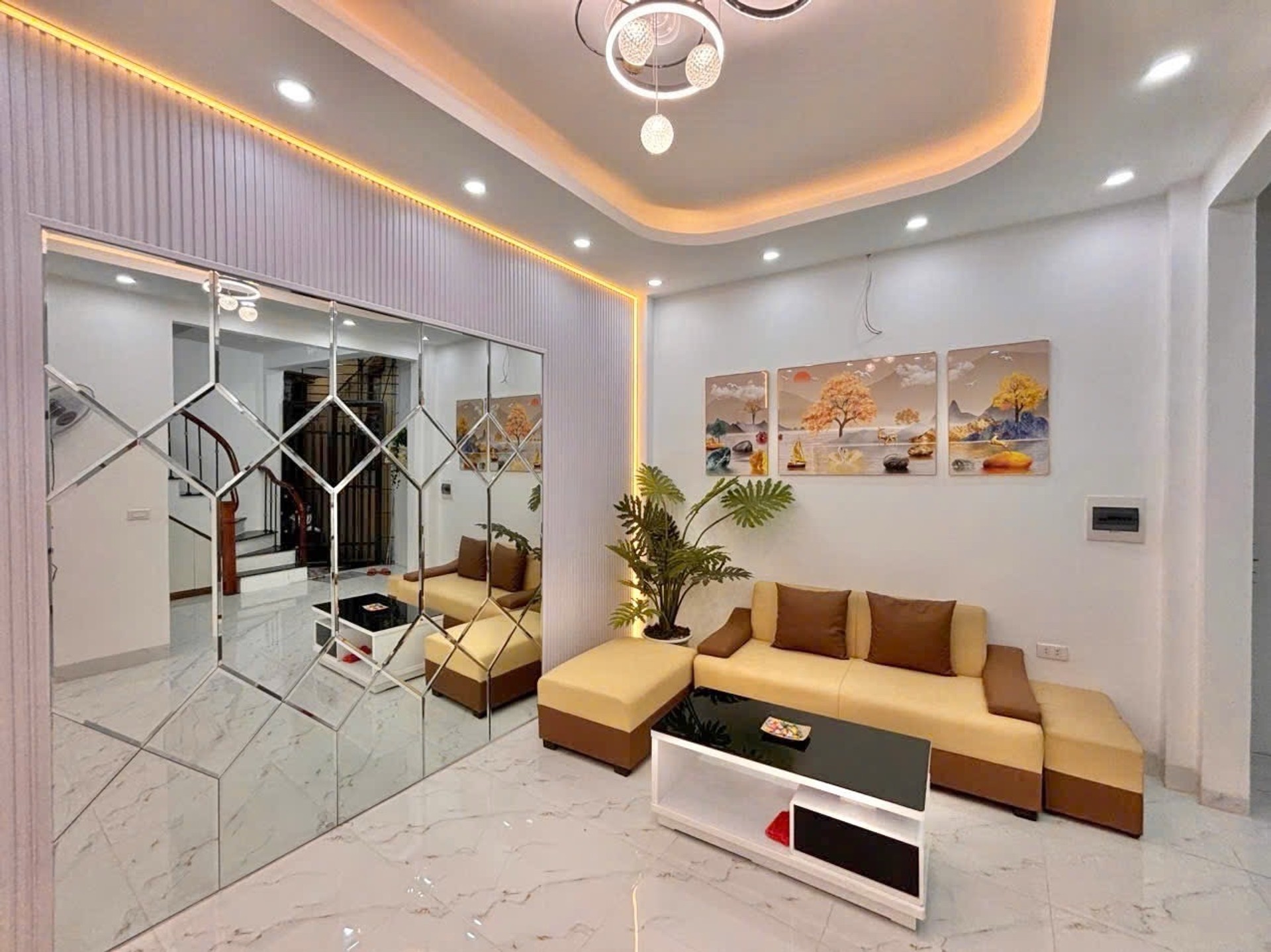 Bán nhà Hai Bà Trưng - diện tích 30m2 5 tầng - HÀNG HIẾM - VỊ TRÍ ĐẸP ĐẮC ĐỊA - giá 8,6 tỷ