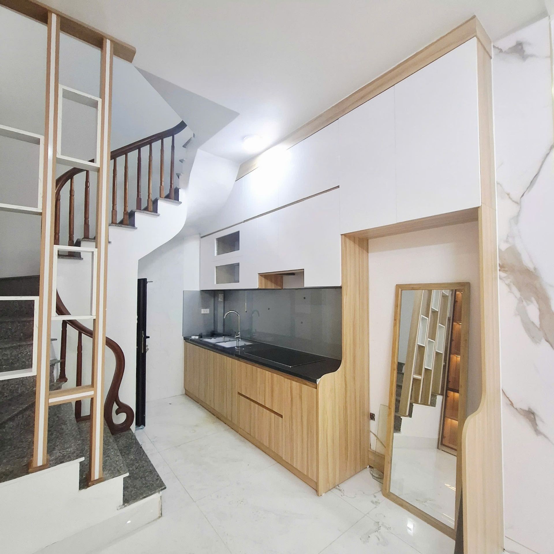 Bán nhà Thanh Lân - diện tích 30m2 5 tầng - BA GÁC ĐỖ CỬA - giá 6,3 tỷ