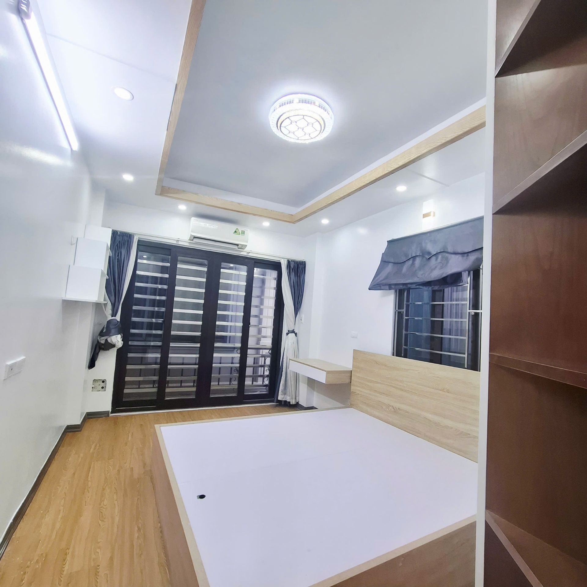 Bán nhà Thanh Lân - diện tích 30m2 5 tầng - BA GÁC ĐỖ CỬA - giá 6,3 tỷ