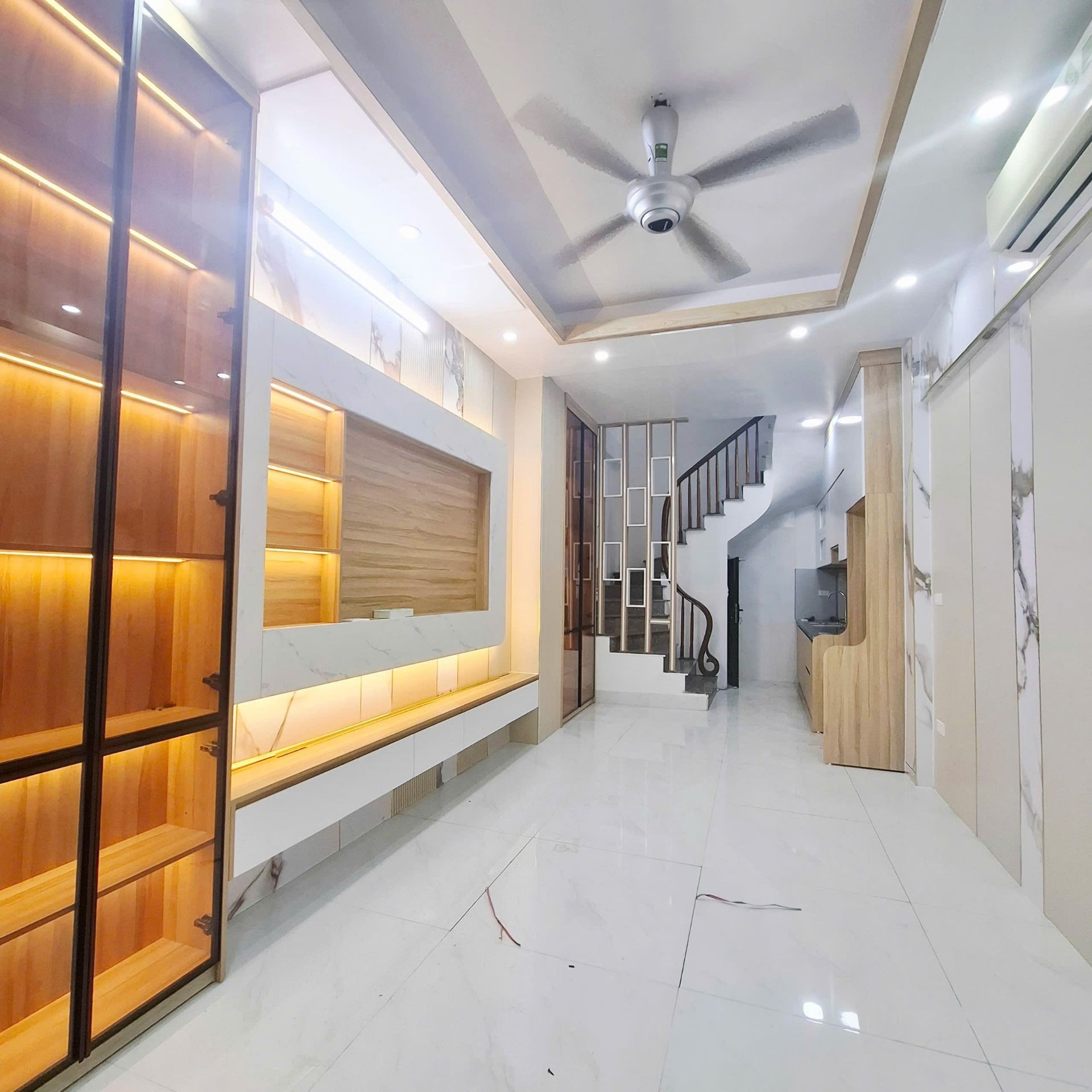 Bán nhà Thanh Lân - diện tích 30m2 5 tầng - BA GÁC ĐỖ CỬA - giá 6,3 tỷ