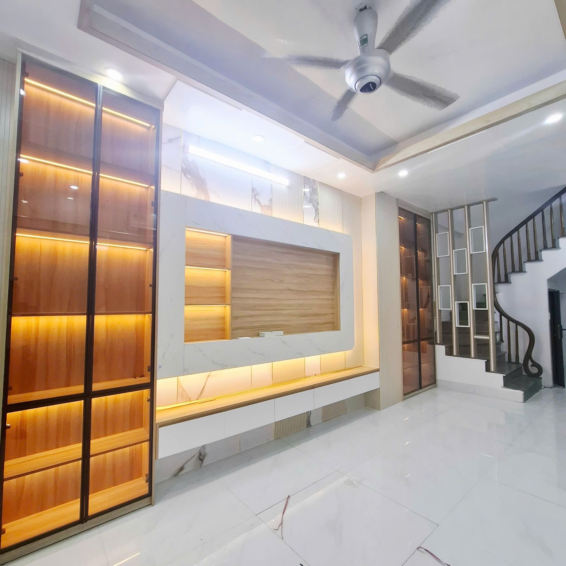 Bán nhà Thanh Lân - diện tích 30m2 5 tầng - BA GÁC ĐỖ CỬA - giá 6,3 tỷ
