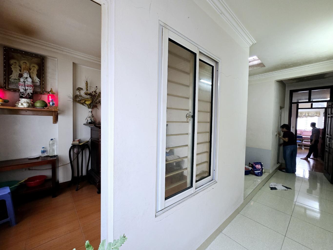 Bán nhà Ngọc Hồi - diện tích 128m2 3 tầng - Nhà dân xây KCBT chắc chắn - giá 20,5 tỷ