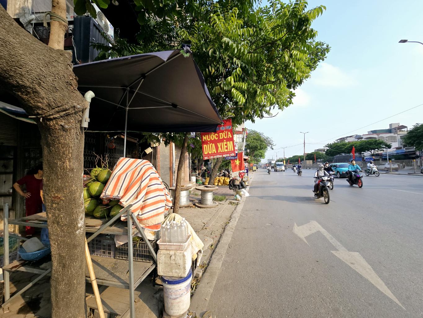 Bán nhà Ngọc Hồi - diện tích 128m2 3 tầng - Nhà dân xây KCBT chắc chắn - giá 20,5 tỷ