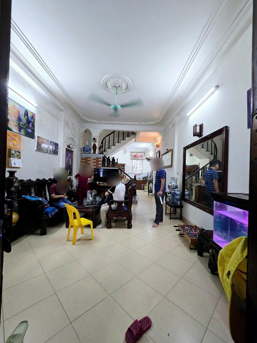 Bán nhà Ngọc Hồi - diện tích 128m2 3 tầng - Nhà dân xây KCBT chắc chắn - giá 20,5 tỷ
