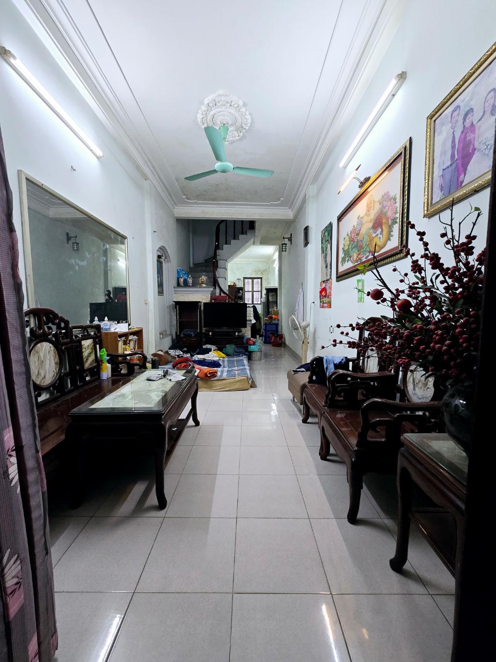Bán nhà Ngọc Hồi - diện tích 128m2 3 tầng - Nhà dân xây KCBT chắc chắn - giá 20,5 tỷ