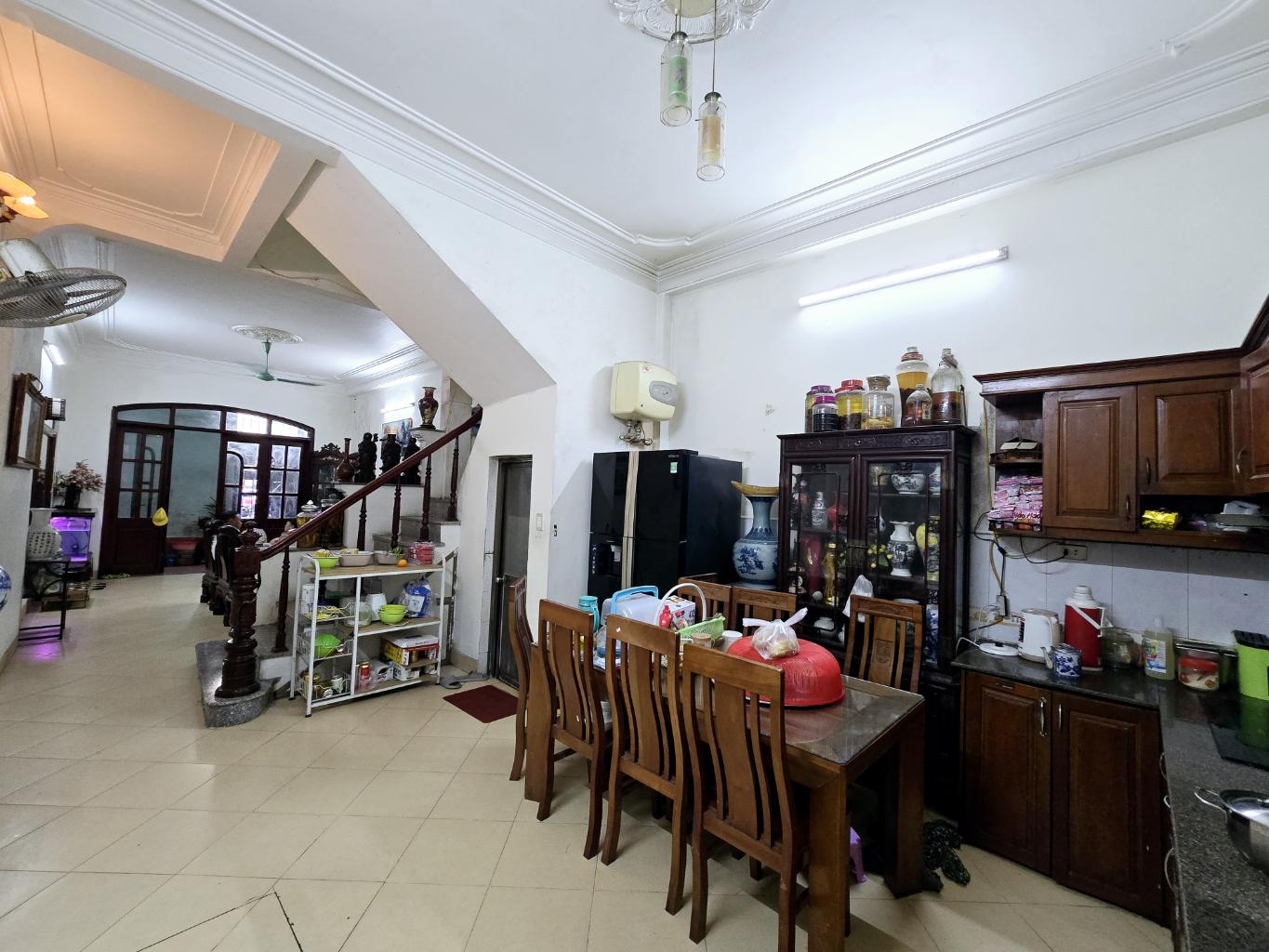 Bán nhà Ngọc Hồi - diện tích 128m2 3 tầng - Nhà dân xây KCBT chắc chắn - giá 20,5 tỷ