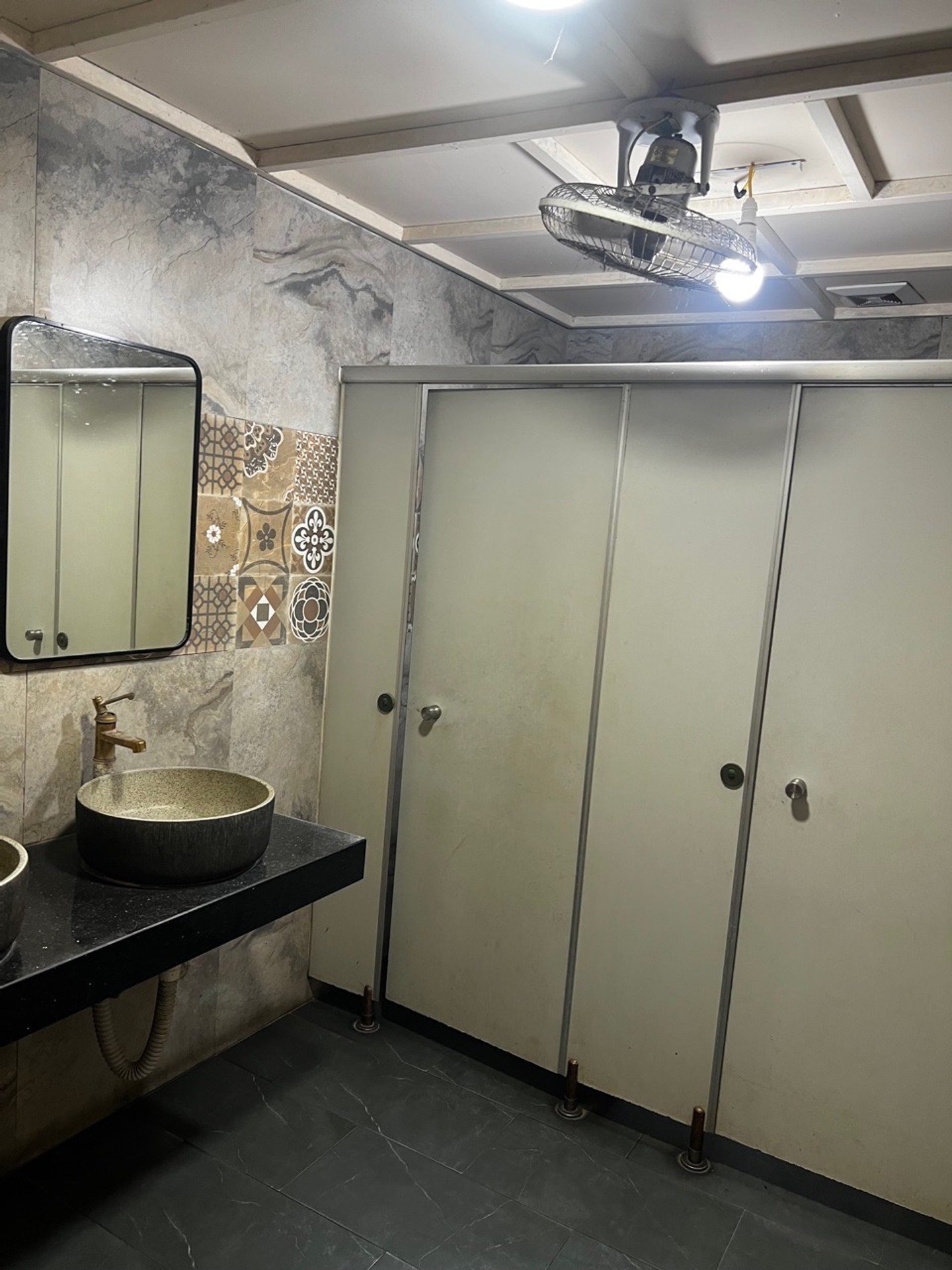 Bán nhà Tây Nam Linh Đàm - diện tích 335m2 4 tầng - Biệt Thự Lôgoc Kinh Doanh Sầm uất - giá 187,5 tỷ