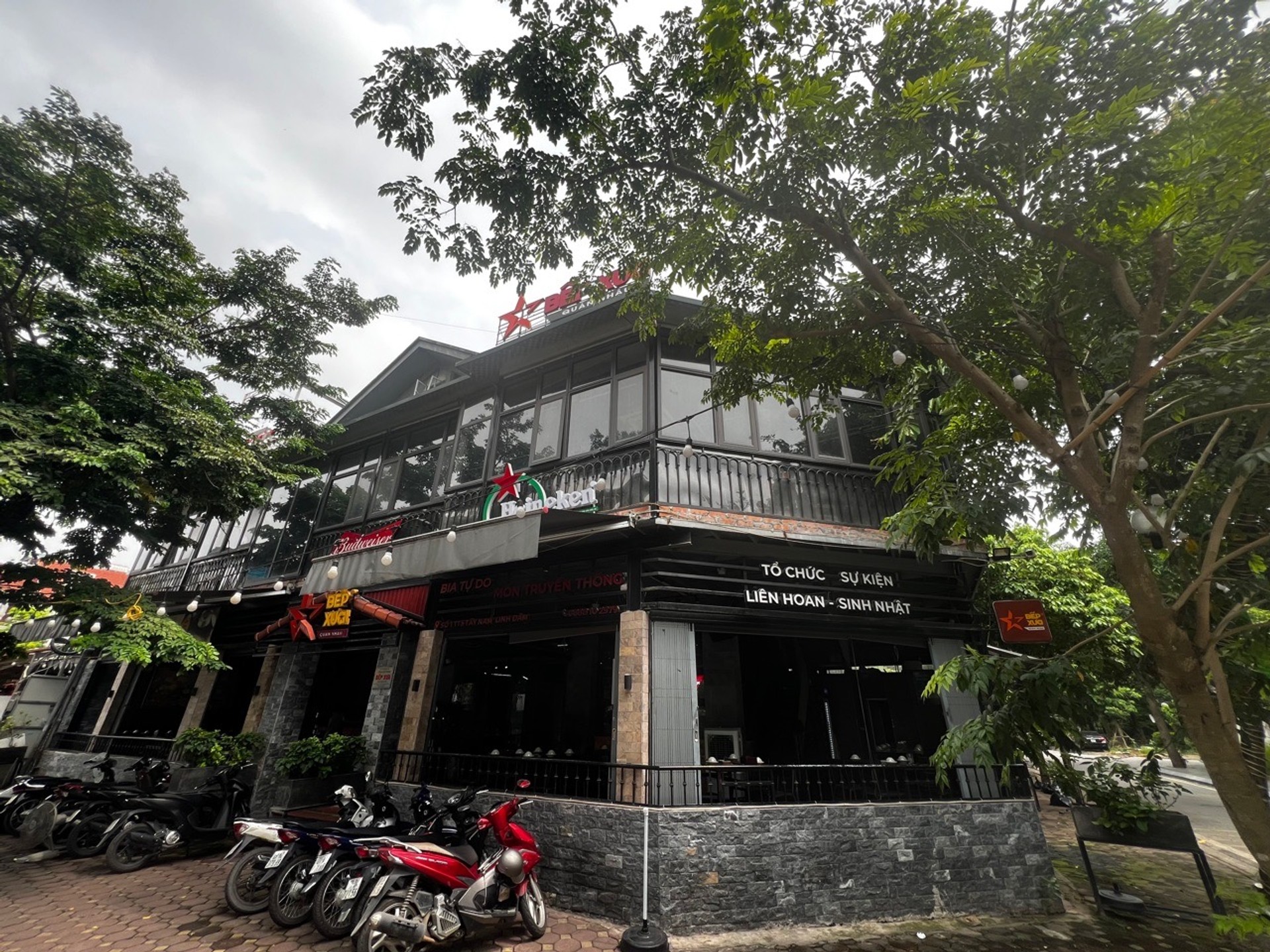 Bán nhà Tây Nam Linh Đàm - diện tích 335m2 4 tầng - Biệt Thự Lôgoc Kinh Doanh Sầm uất - giá 187,5 tỷ