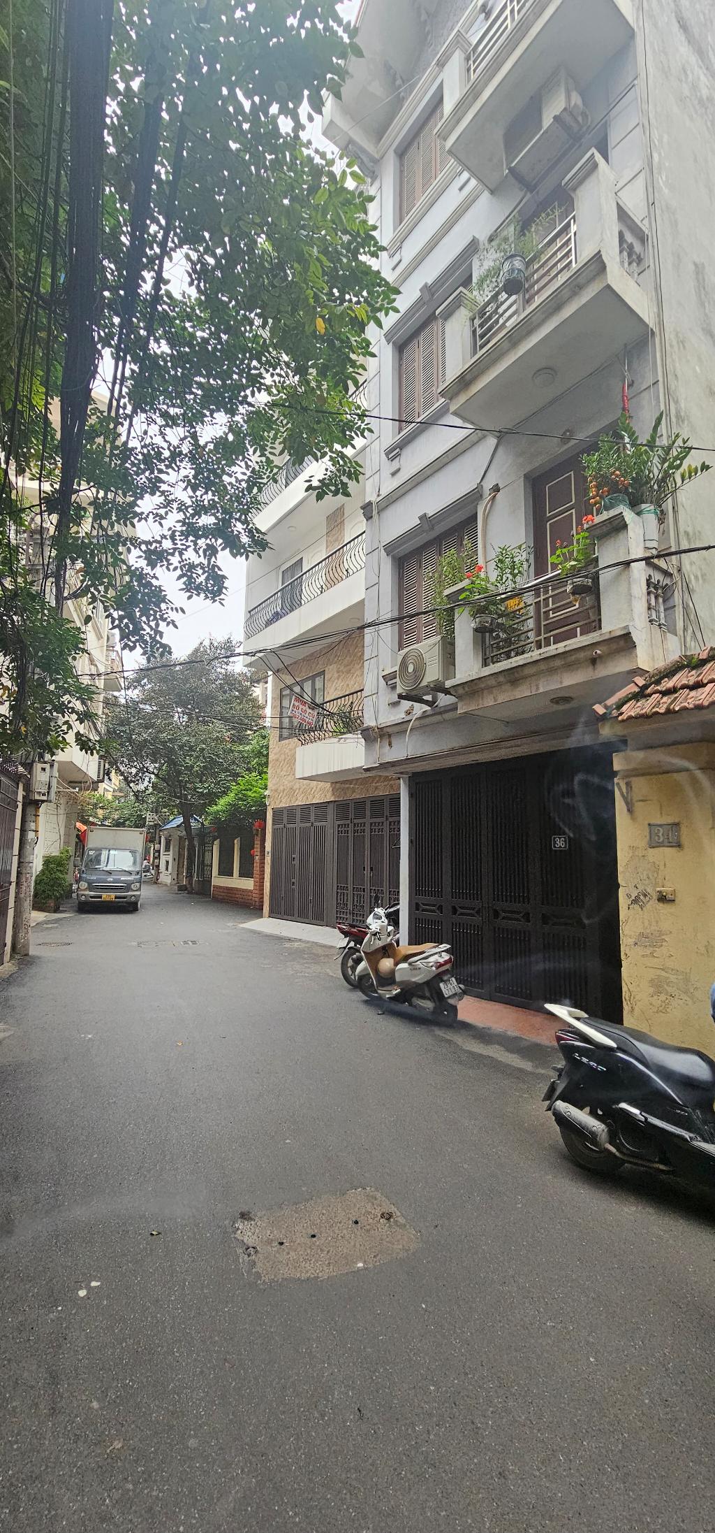 Bán nhà Lê Trọng Tấn - diện tích 135m2 5 tầng - Ô tô tránh - giá 37 tỷ