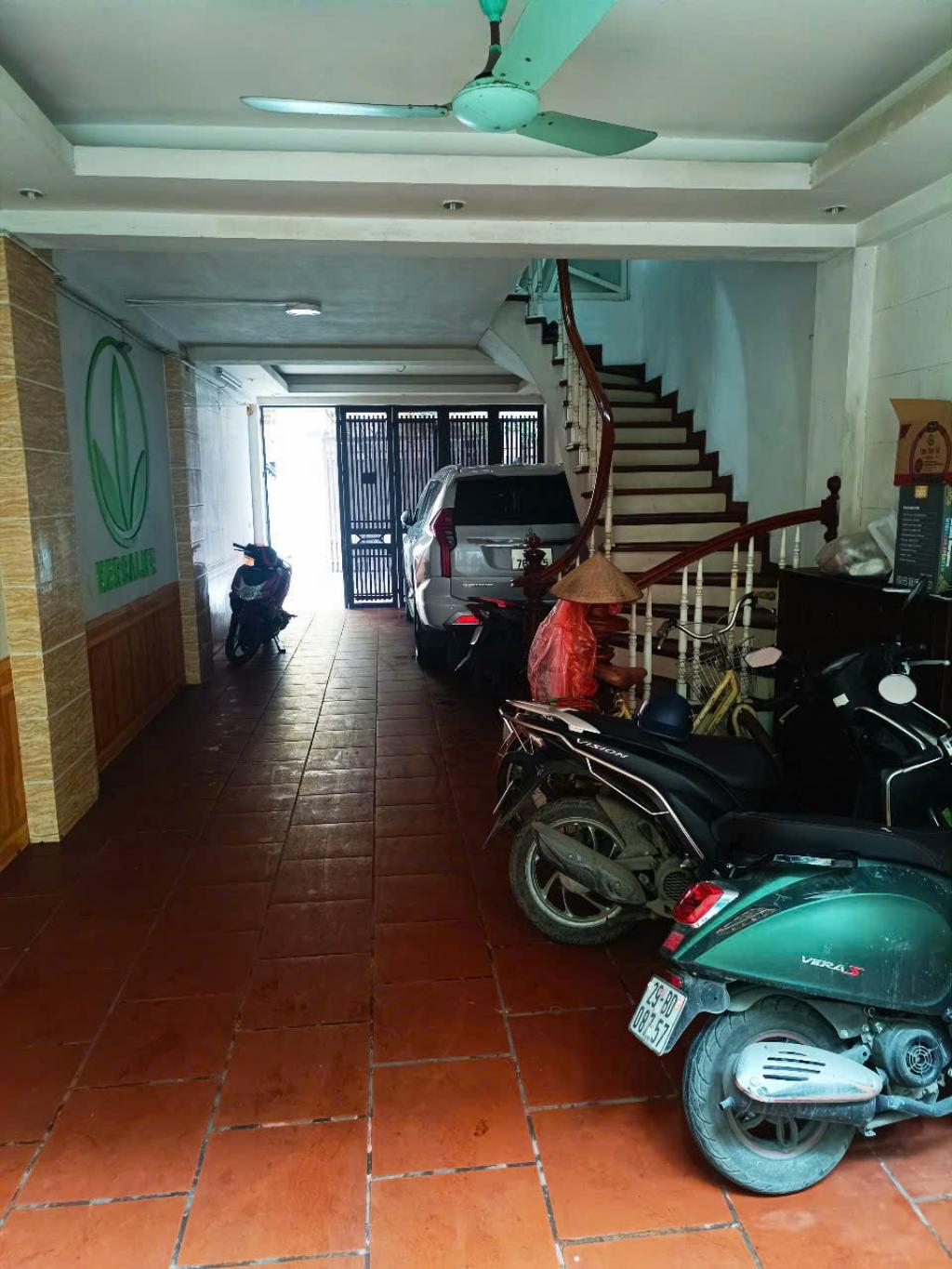 Bán nhà Lê Trọng Tấn - diện tích 135m2 5 tầng - Ô tô tránh - giá 37 tỷ