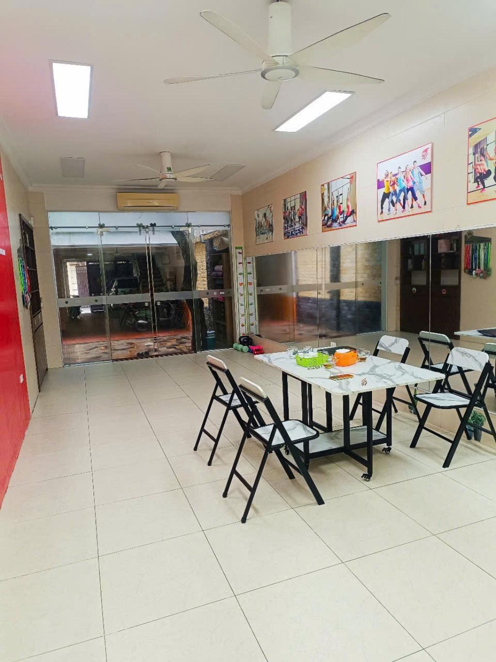 Bán nhà Lê Trọng Tấn - diện tích 135m2 5 tầng - Ô tô tránh - giá 37 tỷ