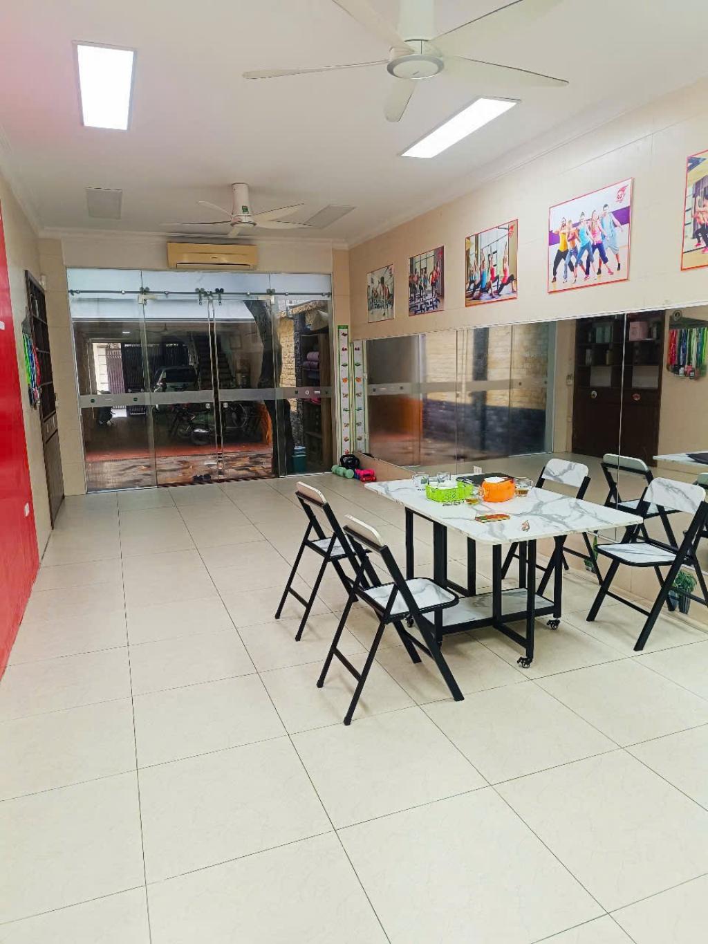 Bán nhà Lê Trọng Tấn - diện tích 135m2 5 tầng - Ô tô tránh - giá 37 tỷ