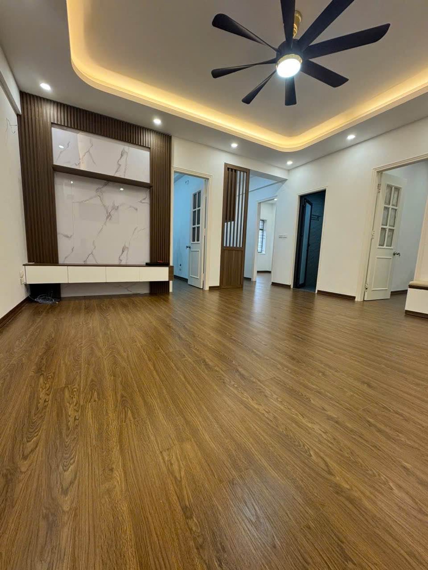 Bán nhà Nơ 21 KĐT mới Pháp Vân - diện tích 81m2 5 tầng - Lô góc - giá 5,75 tỷ