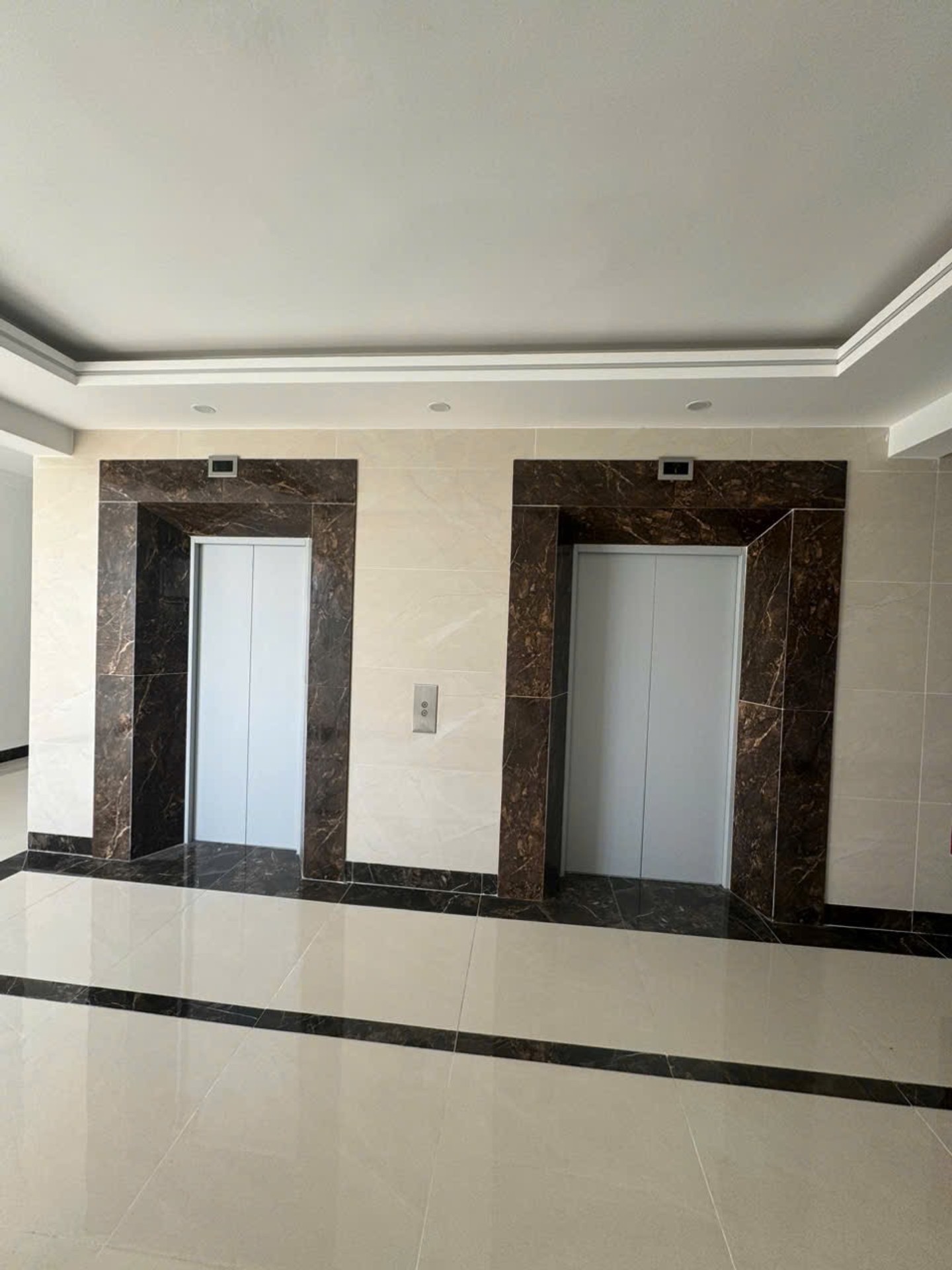 Bán nhà Nơ 21 KĐT mới Pháp Vân - diện tích 81m2 5 tầng - Lô góc - giá 5,75 tỷ