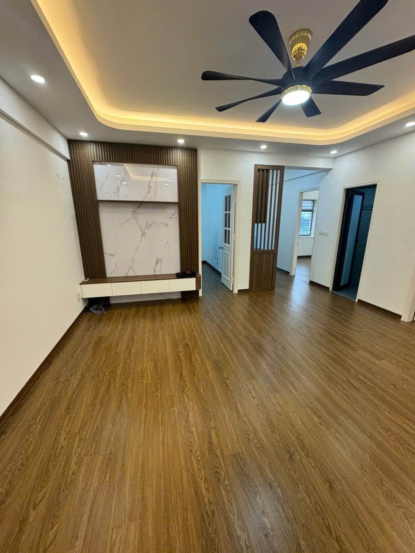 Bán nhà Nơ 21 KĐT mới Pháp Vân - diện tích 81m2 5 tầng - Lô góc - giá 5,75 tỷ