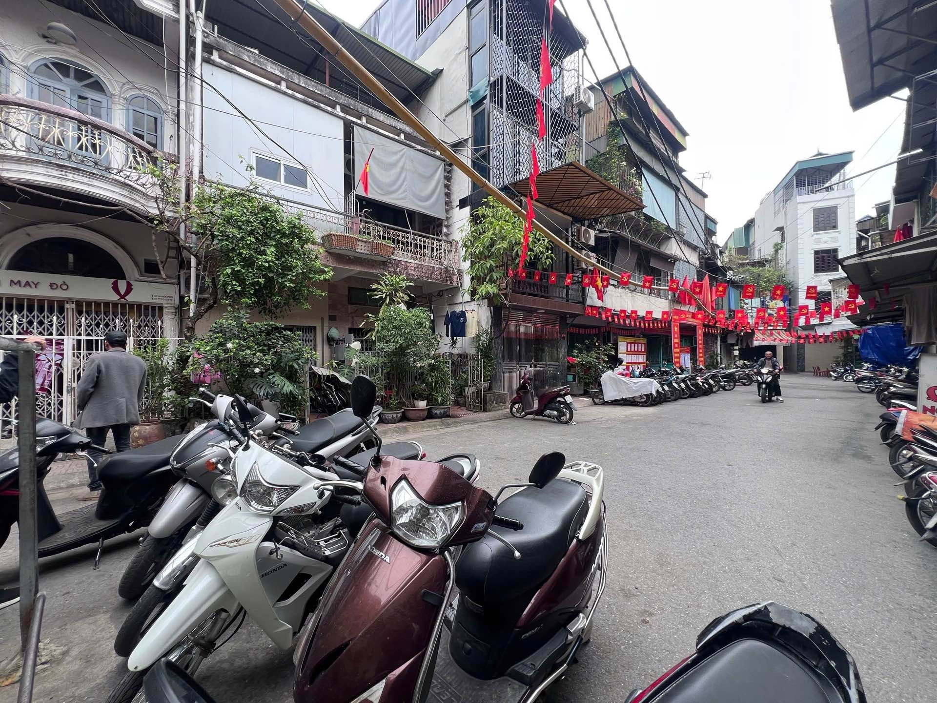 Bán nhà Hồng Hà - diện tích 36m2 3 tầng - ô tô đỗ cửa - giá 10,96 tỷ