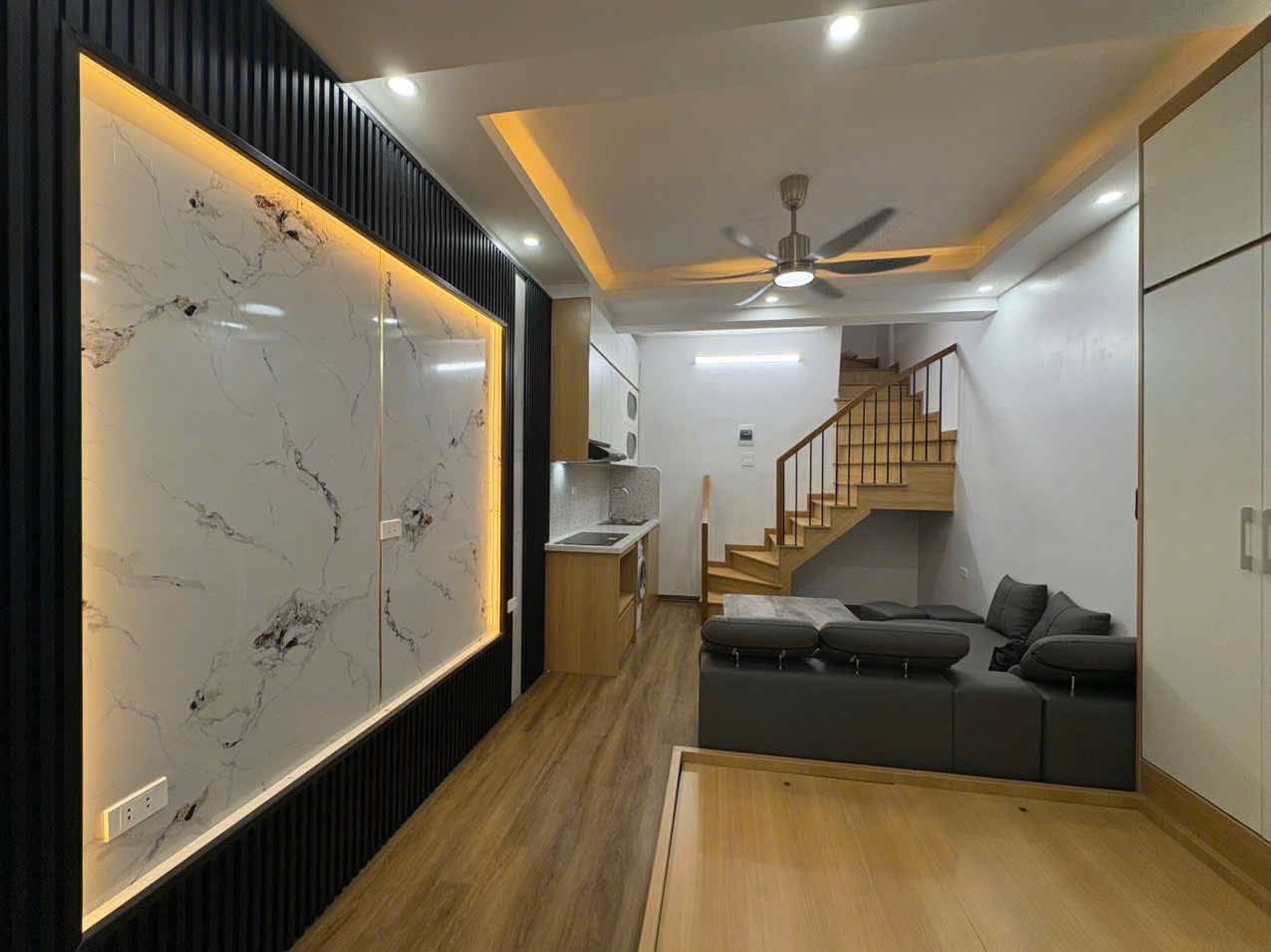 Bán nhà Láng Hạ - diện tích 150m2 2 tầng - Duplex 2 tầng - giá 7,5 tỷ