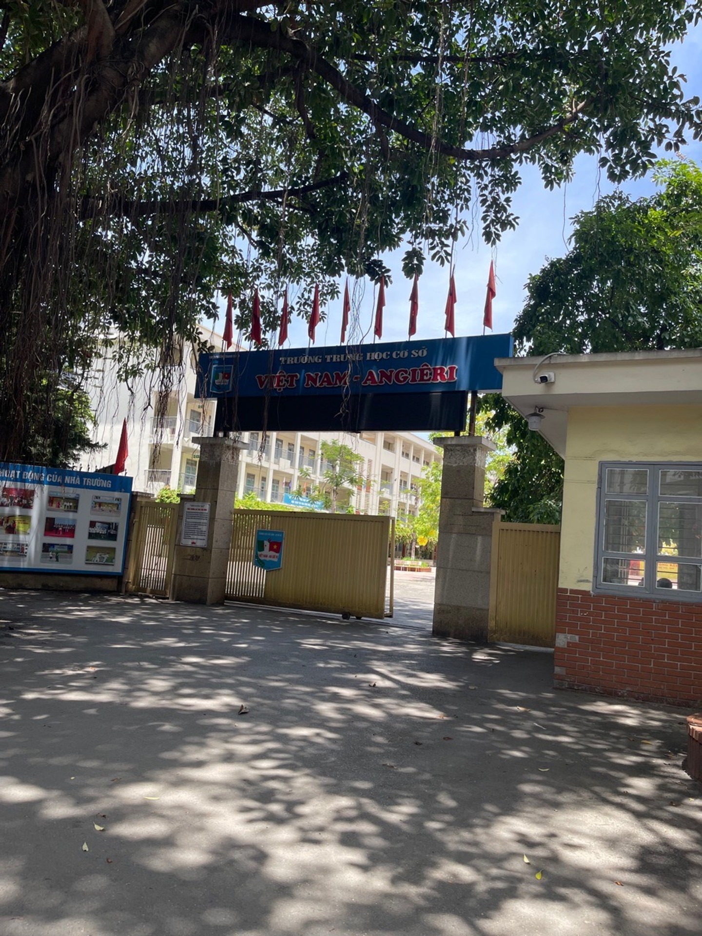 Bán nhà Nguyễn Quý Đức - diện tích 50m2 3 tầng - Lô góc thoáng sáng - giá 2,9 tỷ