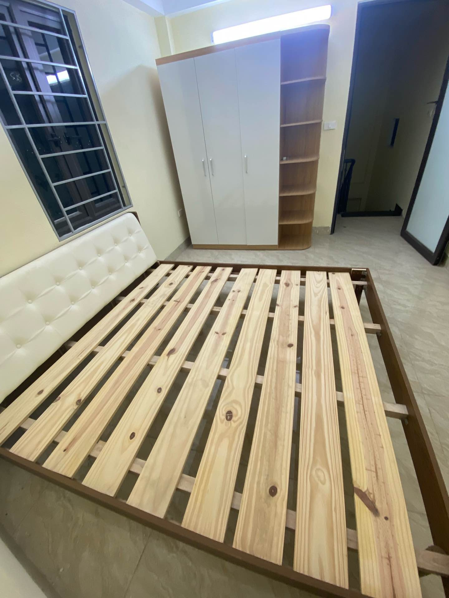Bán nhà Nguyễn Khoái - diện tích 42m2 5 tầng - Ô tô sát nhà - giá 7 tỷ