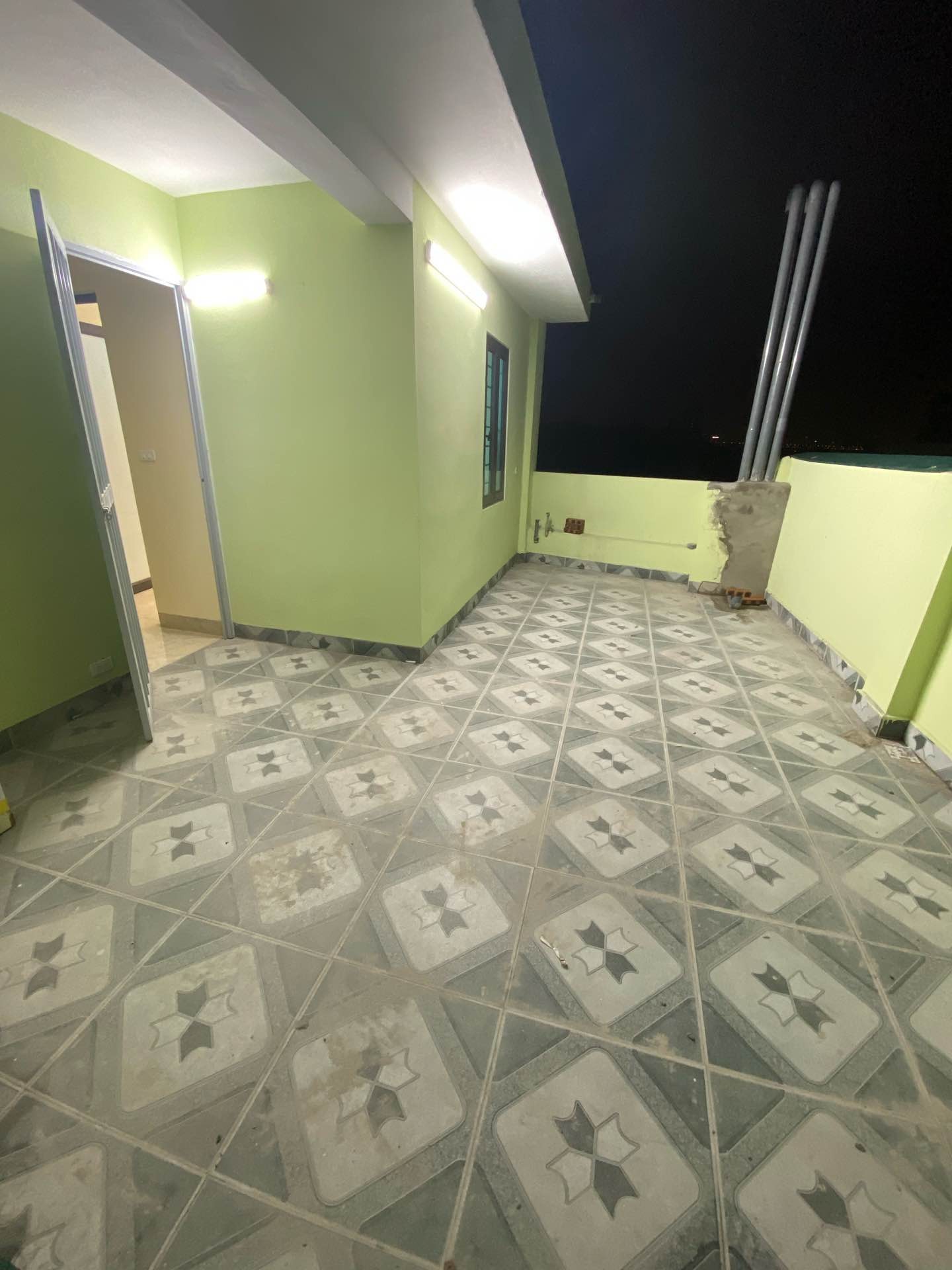 Bán nhà Nguyễn Khoái - diện tích 42m2 5 tầng - Ô tô sát nhà - giá 7 tỷ