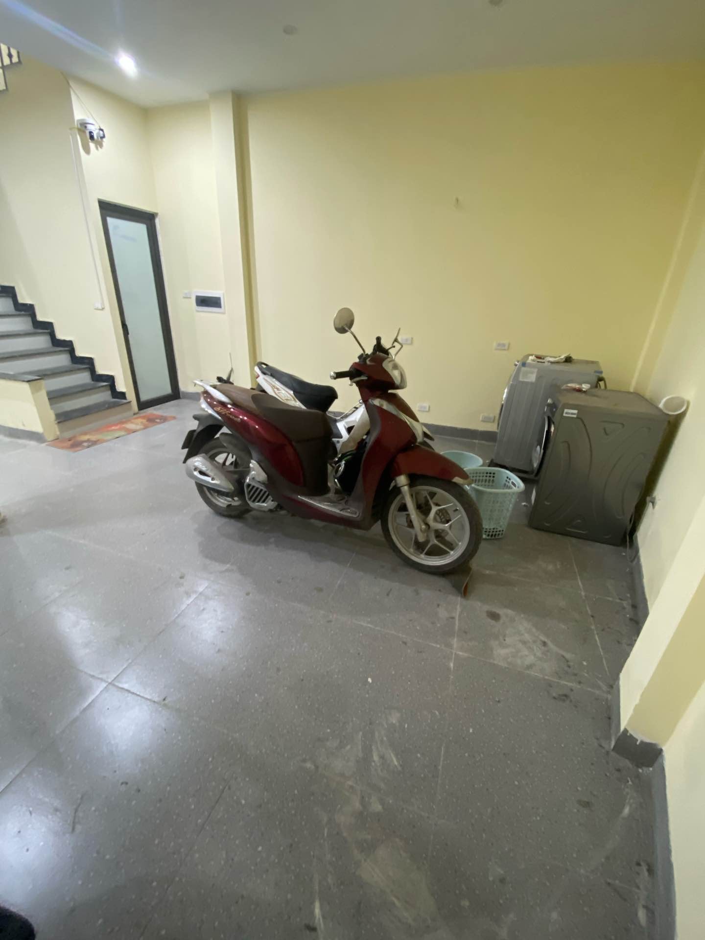 Bán nhà Nguyễn Khoái - diện tích 42m2 5 tầng - Ô tô sát nhà - giá 7 tỷ
