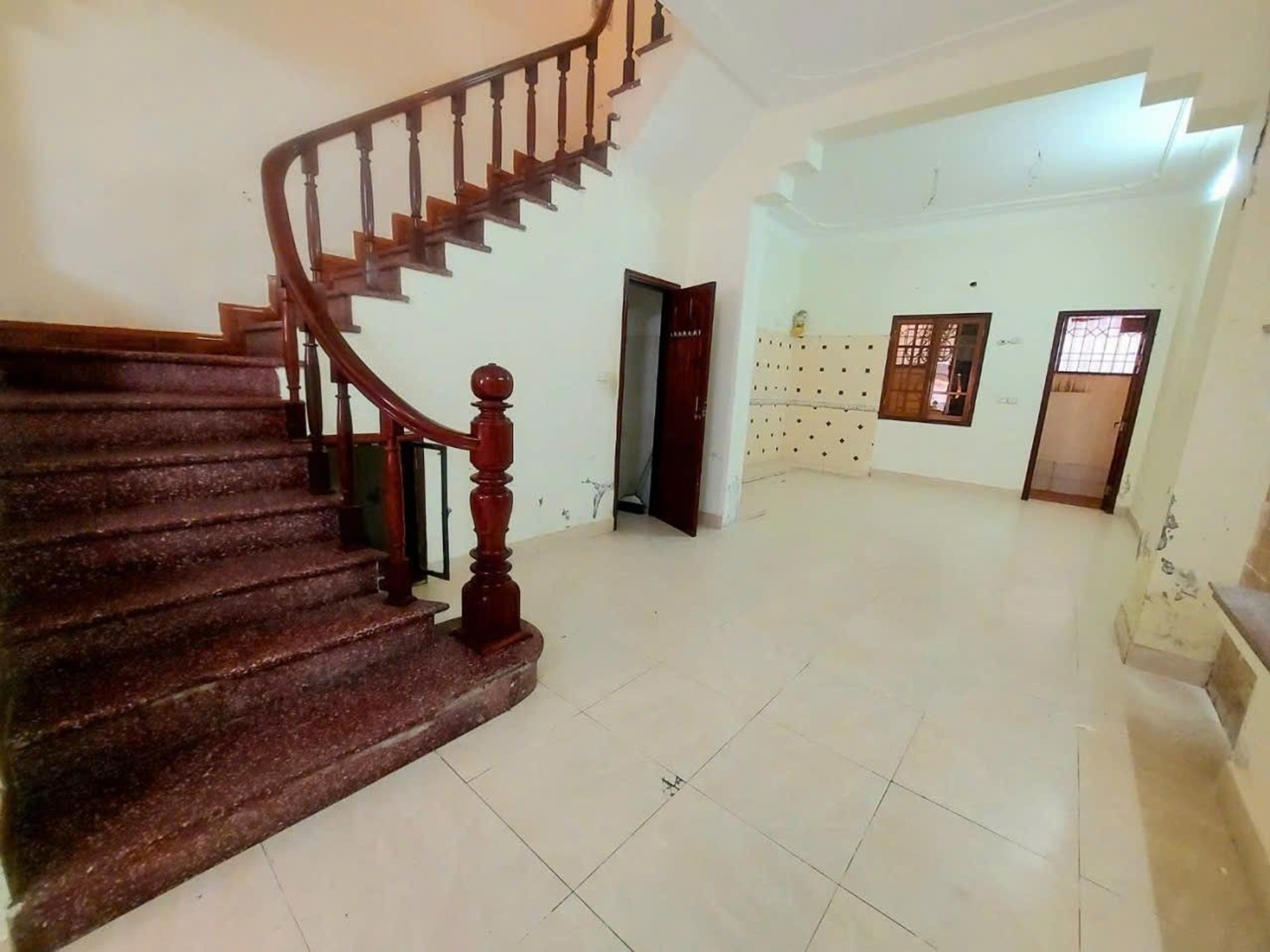 Bán nhà Nguyễn Văn Trỗi - diện tích 80,6m2 4,5 tầng - Phân Lô Cực VIP - giá 32,5 tỷ