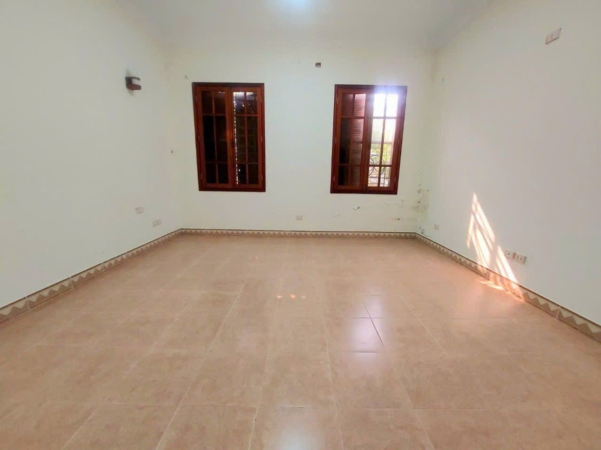 Bán nhà Nguyễn Văn Trỗi - diện tích 80,6m2 4,5 tầng - Phân Lô Cực VIP - giá 32,5 tỷ